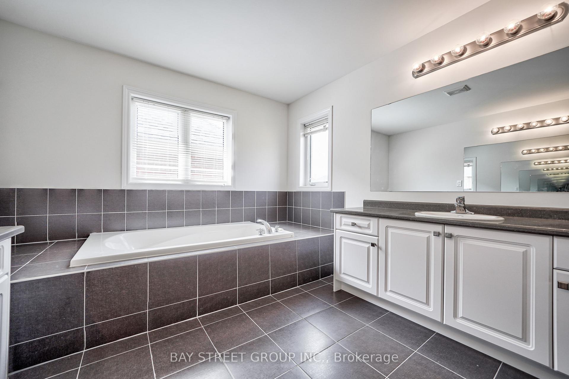 Photo 24 of 10 Rugman Crescent, Springwater, Minesing — HOMEH