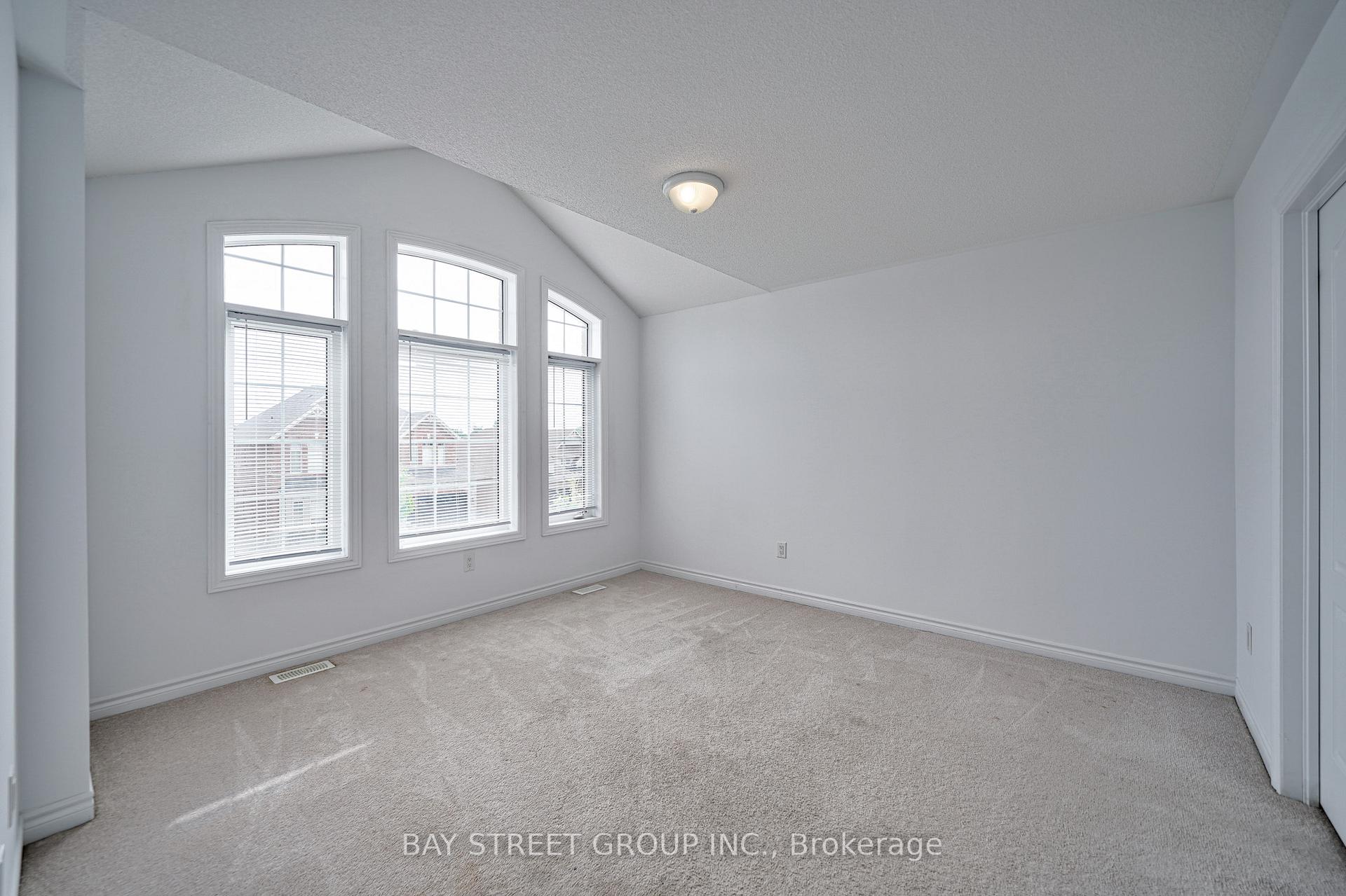 Photo 31 of 10 Rugman Crescent, Springwater, Minesing — HOMEH