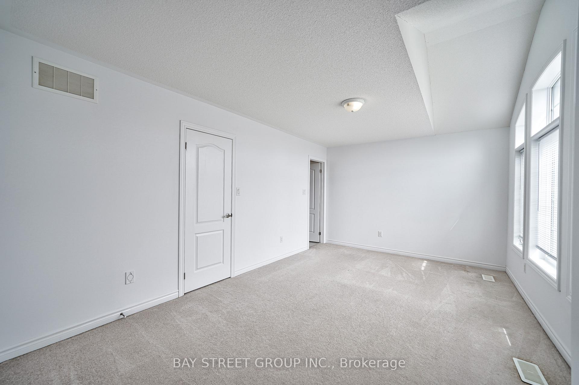 Photo 35 of 10 Rugman Crescent, Springwater, Minesing — HOMEH