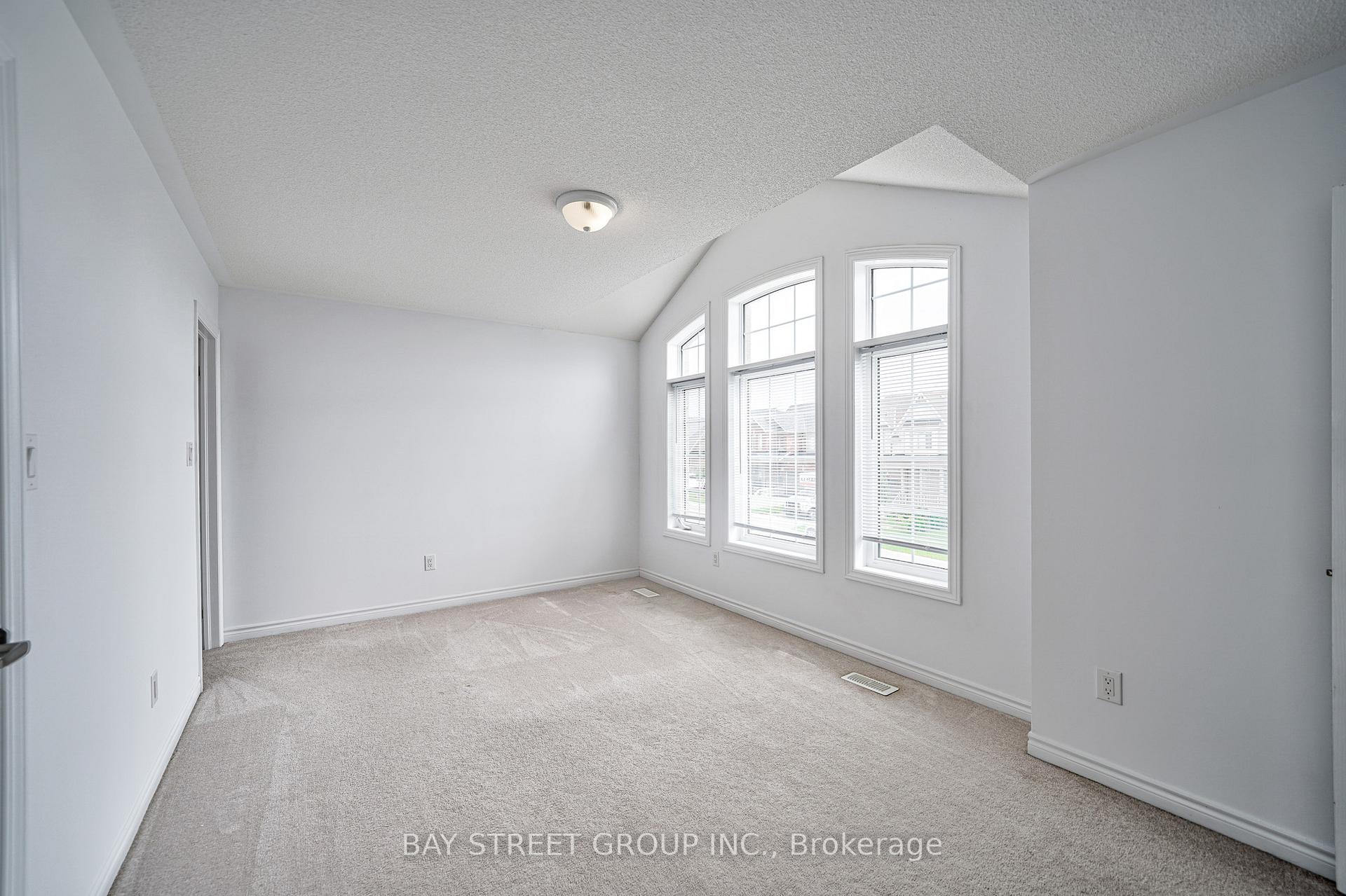 Photo 36 of 10 Rugman Crescent, Springwater, Minesing — HOMEH