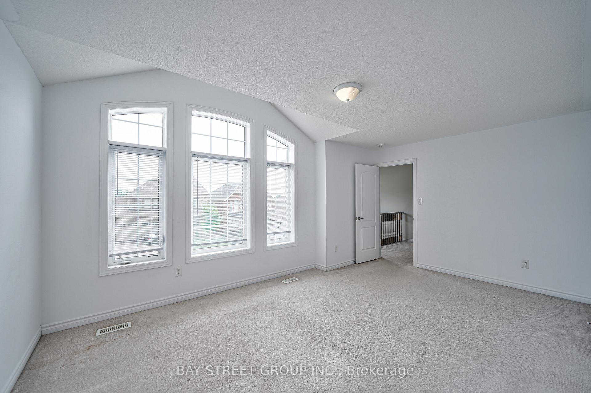 Photo 37 of 10 Rugman Crescent, Springwater, Minesing — HOMEH