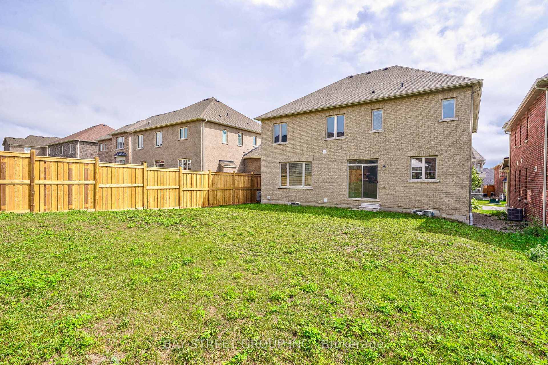 Photo 39 of 10 Rugman Crescent, Springwater, Minesing — HOMEH
