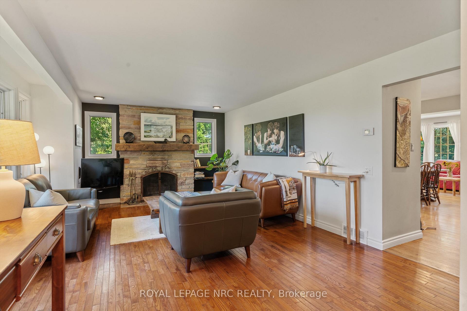 Photo 6 of 1458 Eighth Avenue, St. Catharines, Rural Eighth — HOMEH