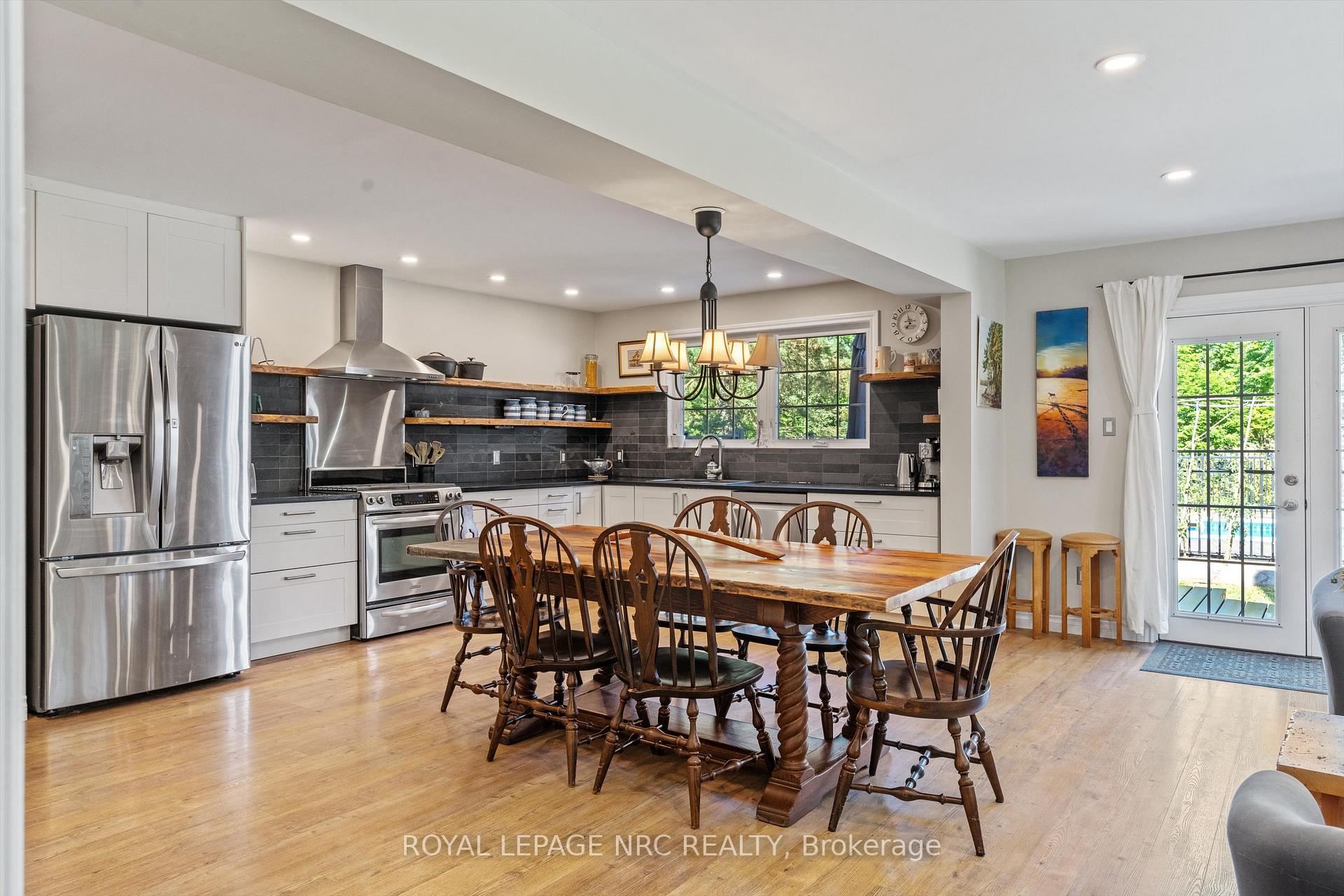 Photo 10 of 1458 Eighth Avenue, St. Catharines, Rural Eighth — HOMEH