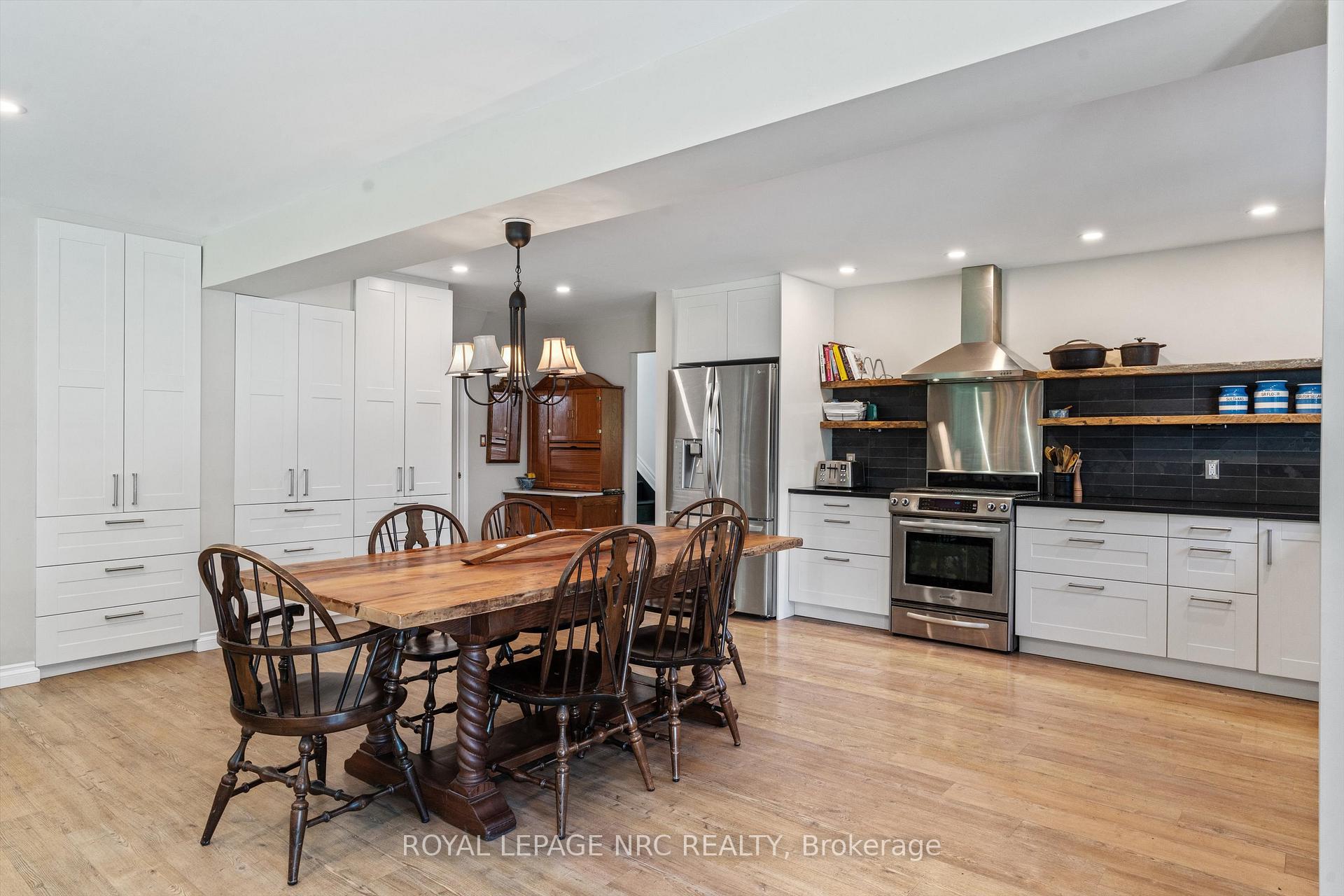 Photo 12 of 1458 Eighth Avenue, St. Catharines, Rural Eighth — HOMEH