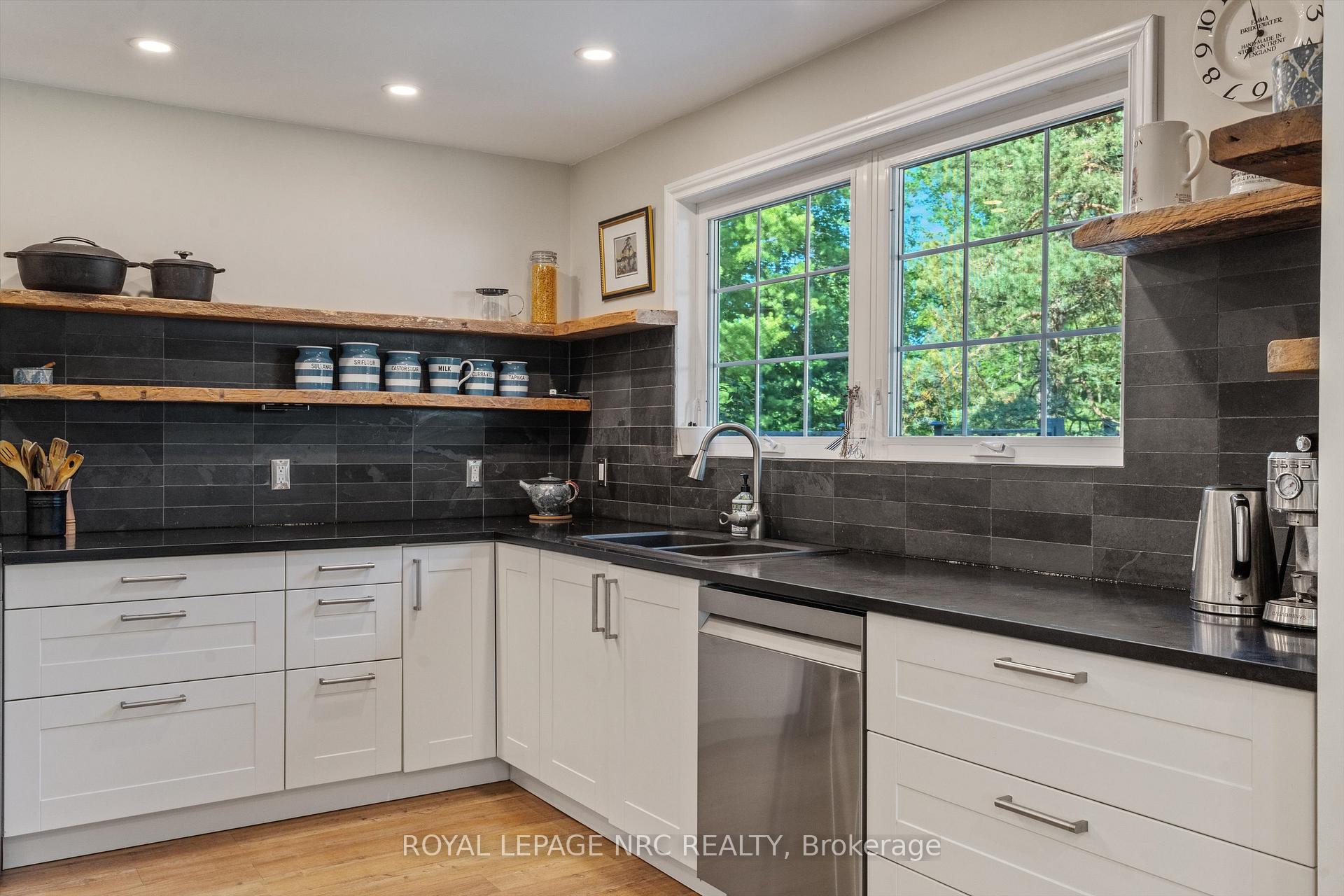 Photo 13 of 1458 Eighth Avenue, St. Catharines, Rural Eighth — HOMEH