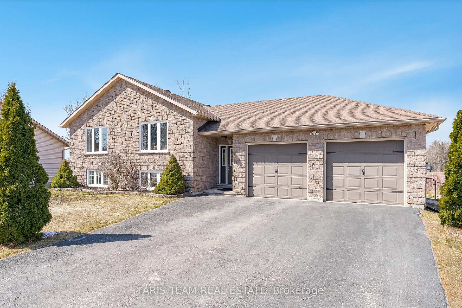 Photo 1 of 1032 Flos Road 4 E, Springwater, Phelpston — HOMEH