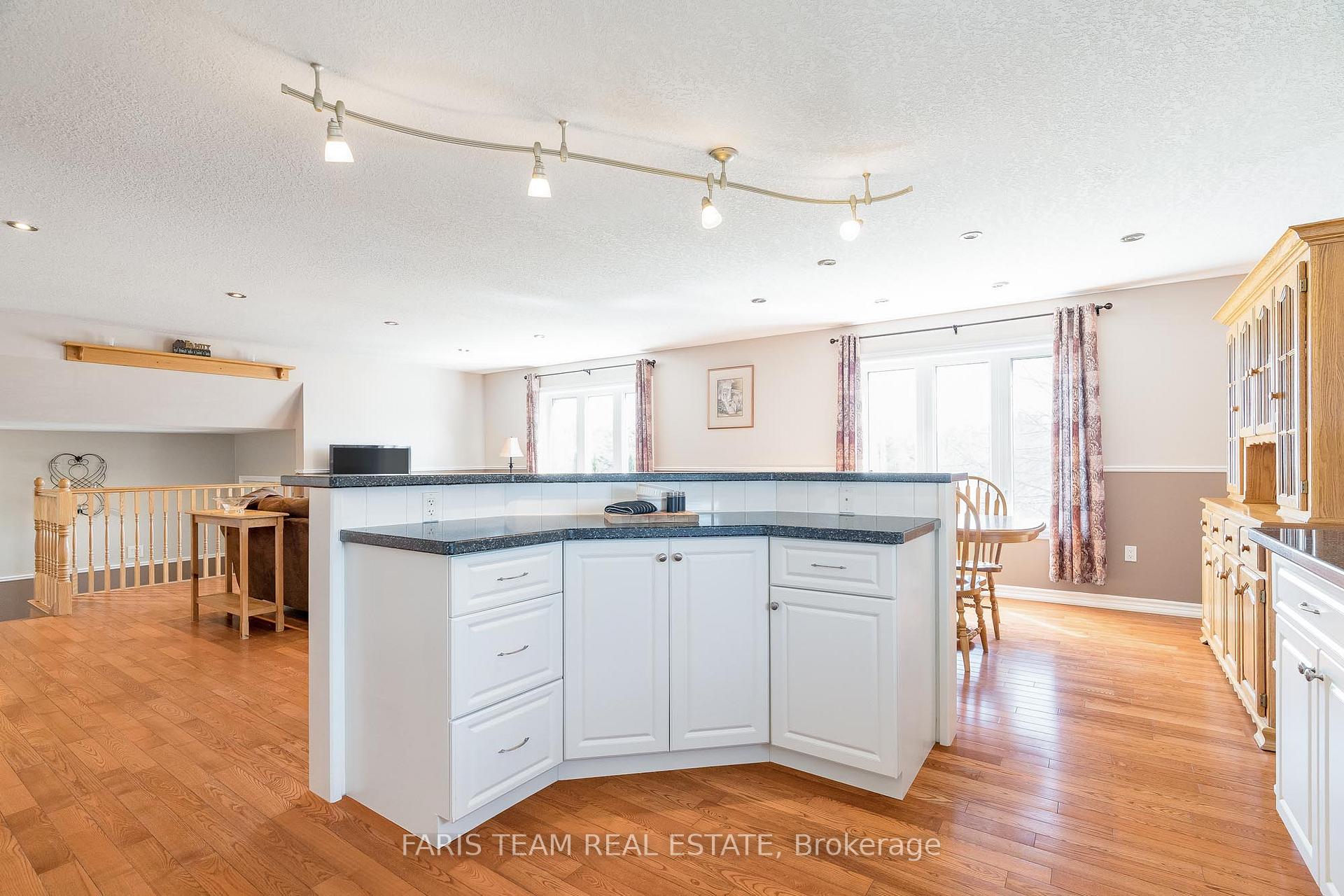Photo 5 of 1032 Flos Road 4 E, Springwater, Phelpston — HOMEH