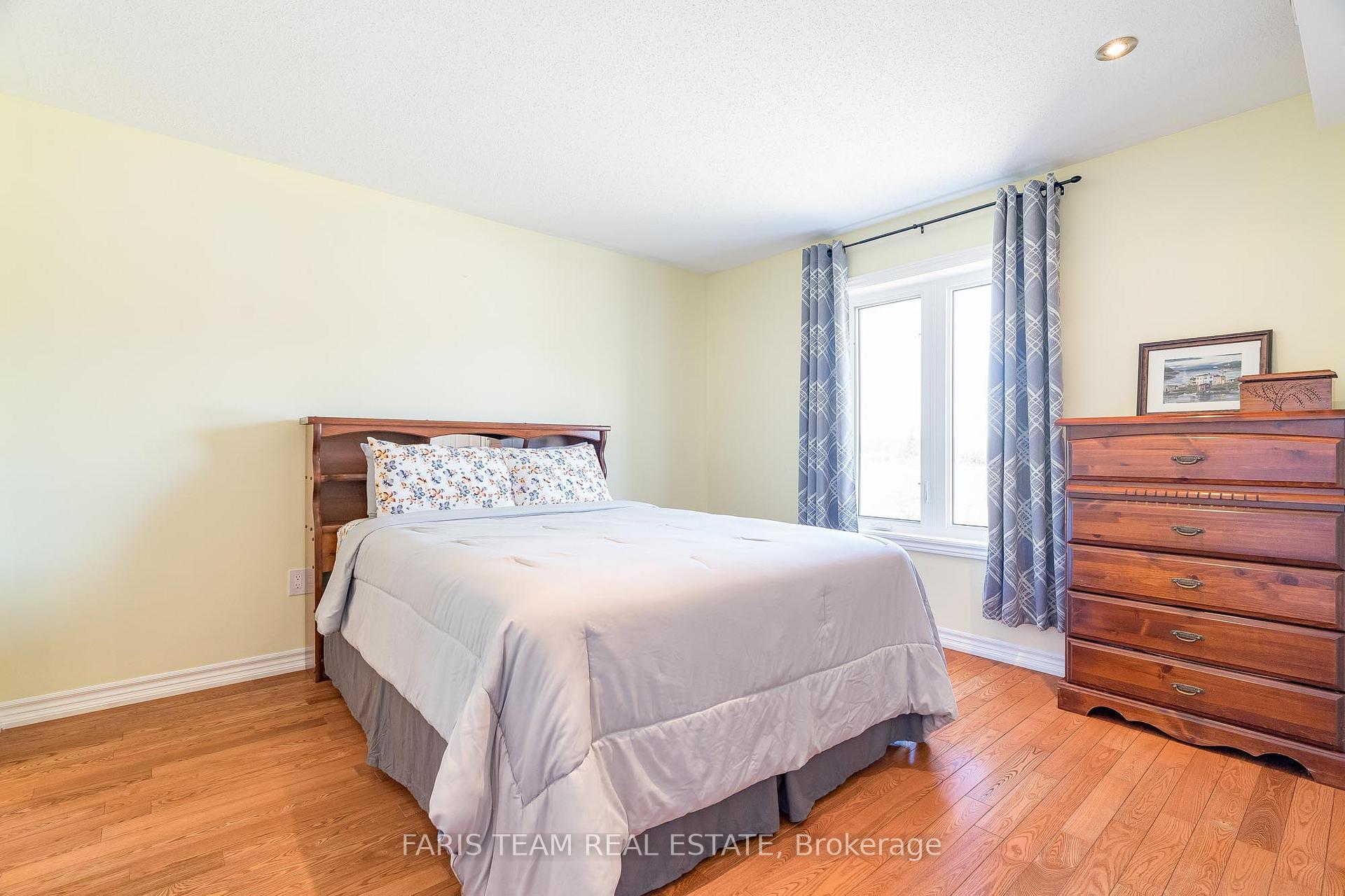 Photo 8 of 1032 Flos Road 4 E, Springwater, Phelpston — HOMEH
