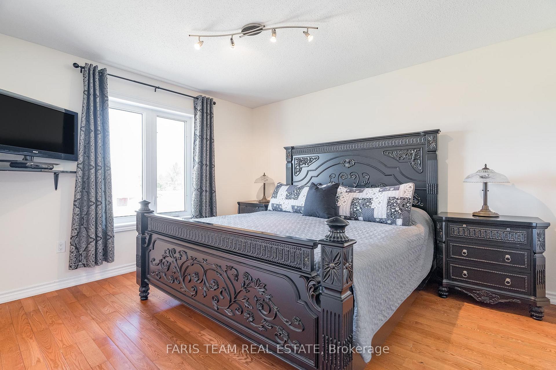 Photo 10 of 1032 Flos Road 4 E, Springwater, Phelpston — HOMEH