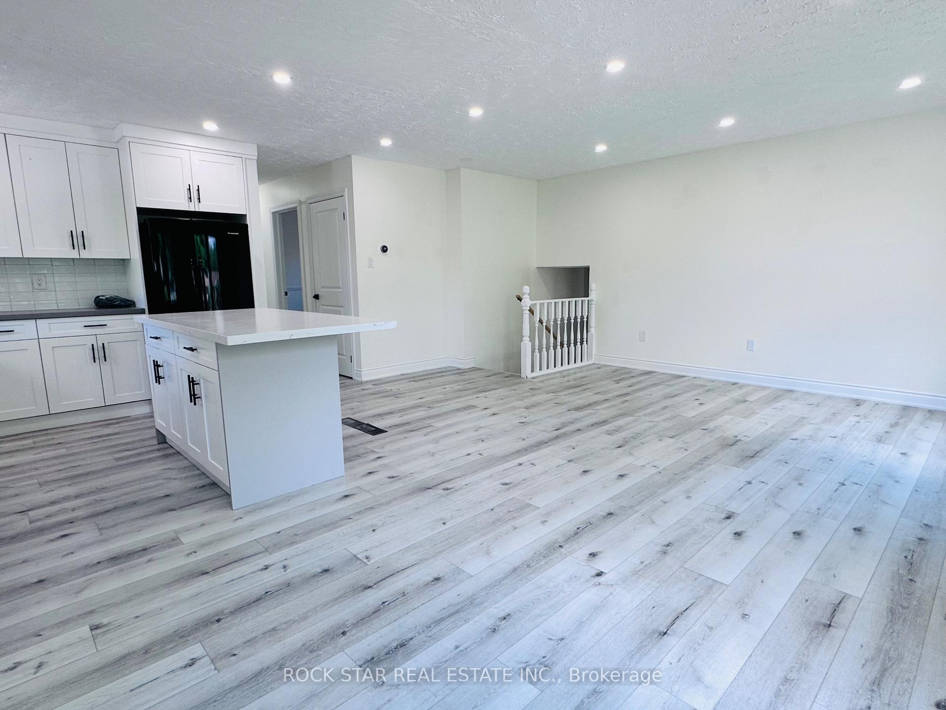 Photo 3 of Unit Main, 684 Vine Street, St. Catharines, Lakeshore — HOMEH