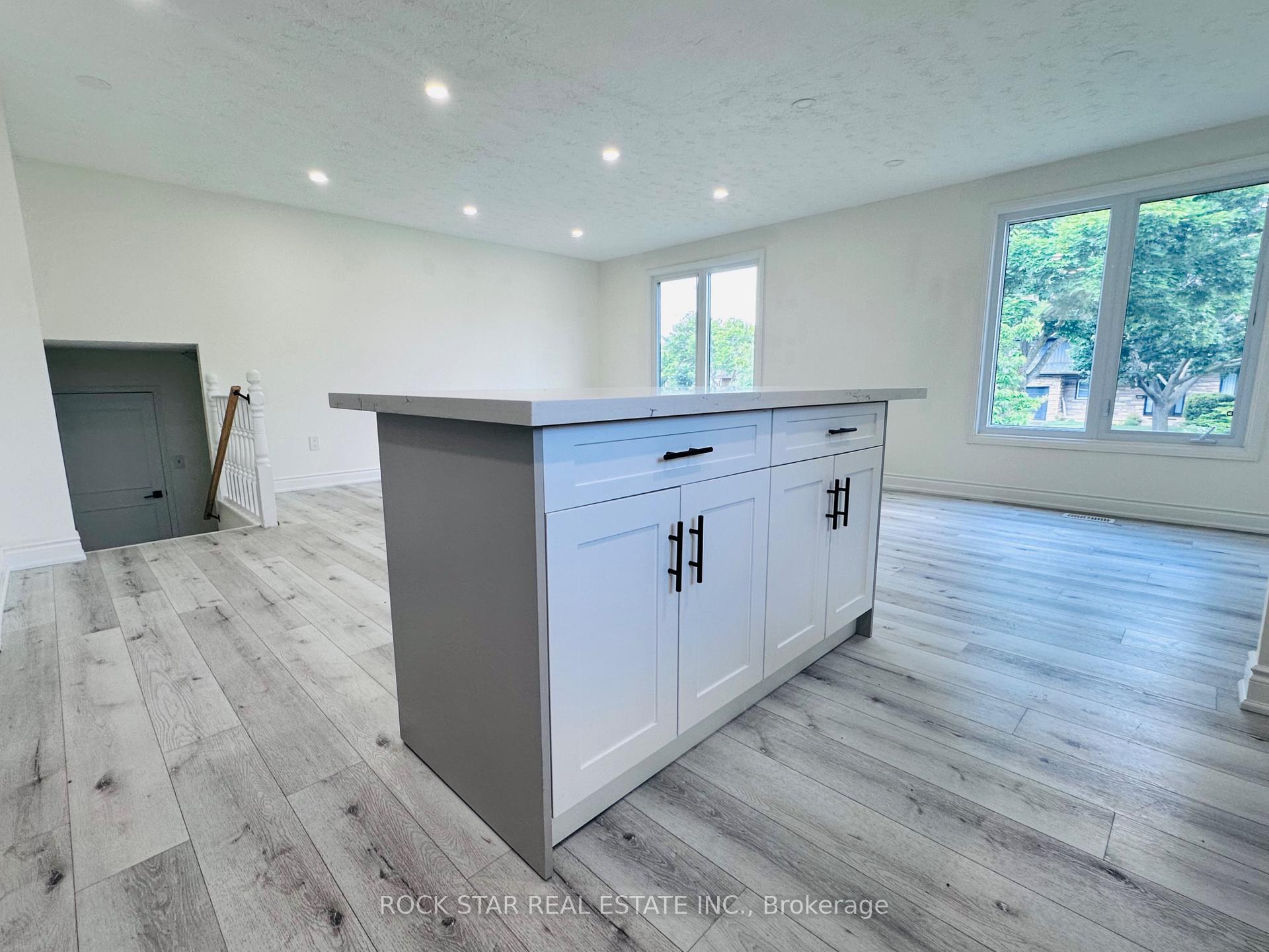Photo 5 of Unit Main, 684 Vine Street, St. Catharines, Lakeshore — HOMEH