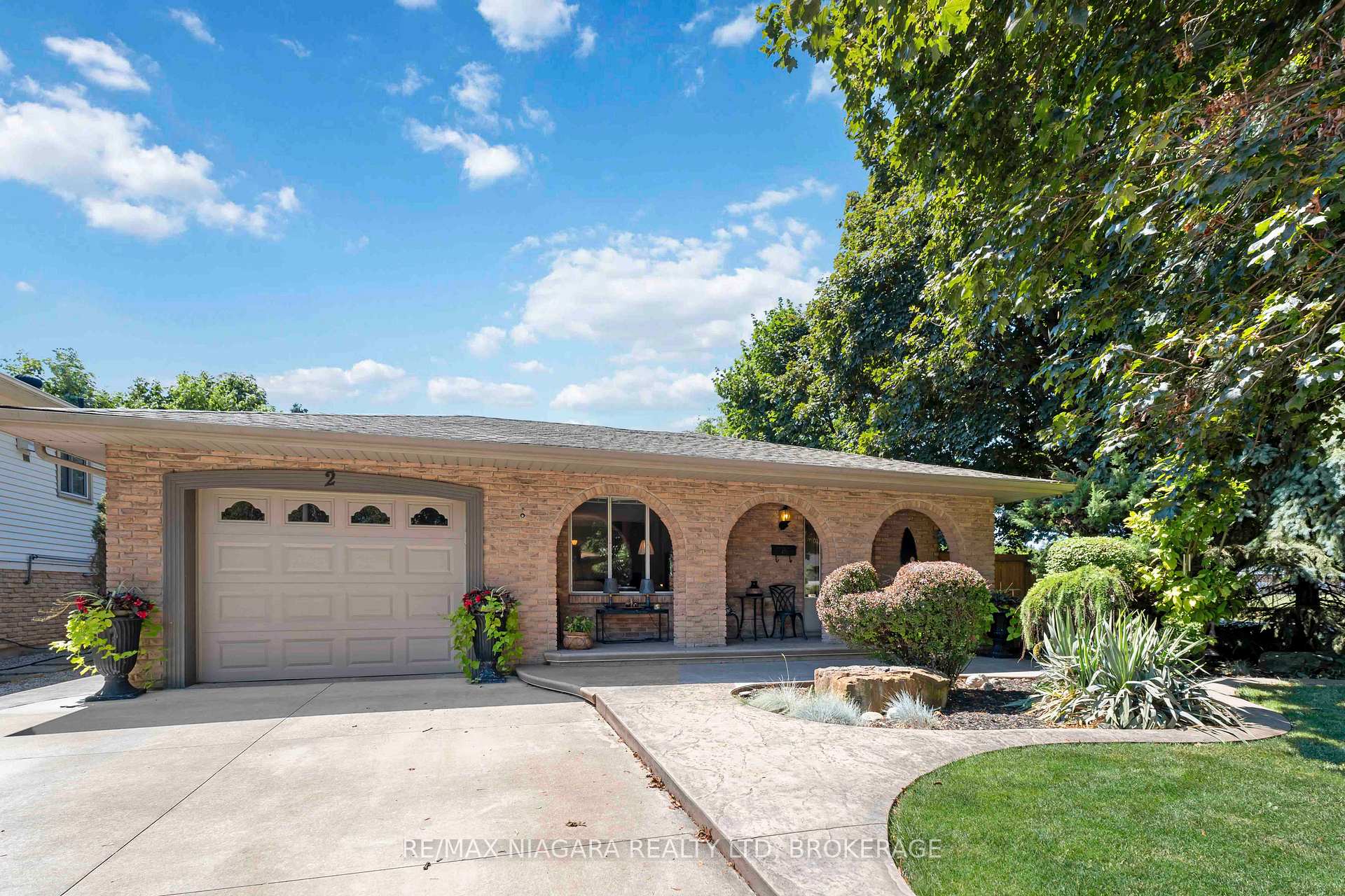 Photo 5 of 2 Jellicoe Drive, St. Catharines, Lakeshore — HOMEH
