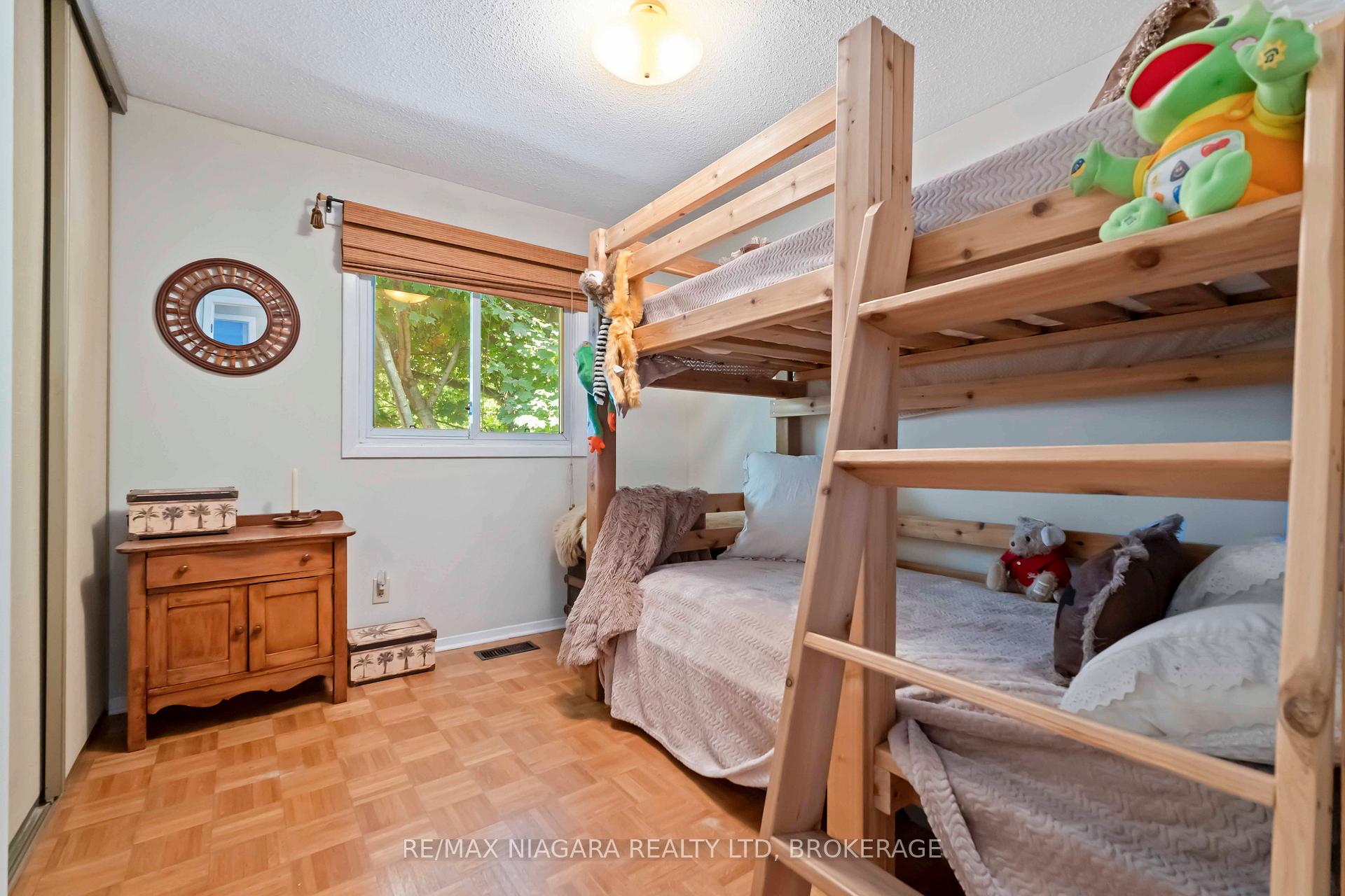 Photo 17 of 2 Jellicoe Drive, St. Catharines, Lakeshore — HOMEH
