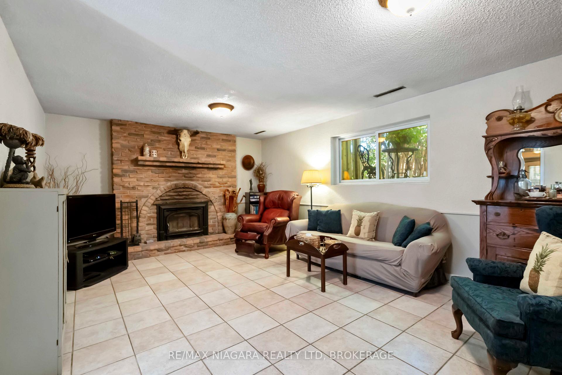 Photo 18 of 2 Jellicoe Drive, St. Catharines, Lakeshore — HOMEH