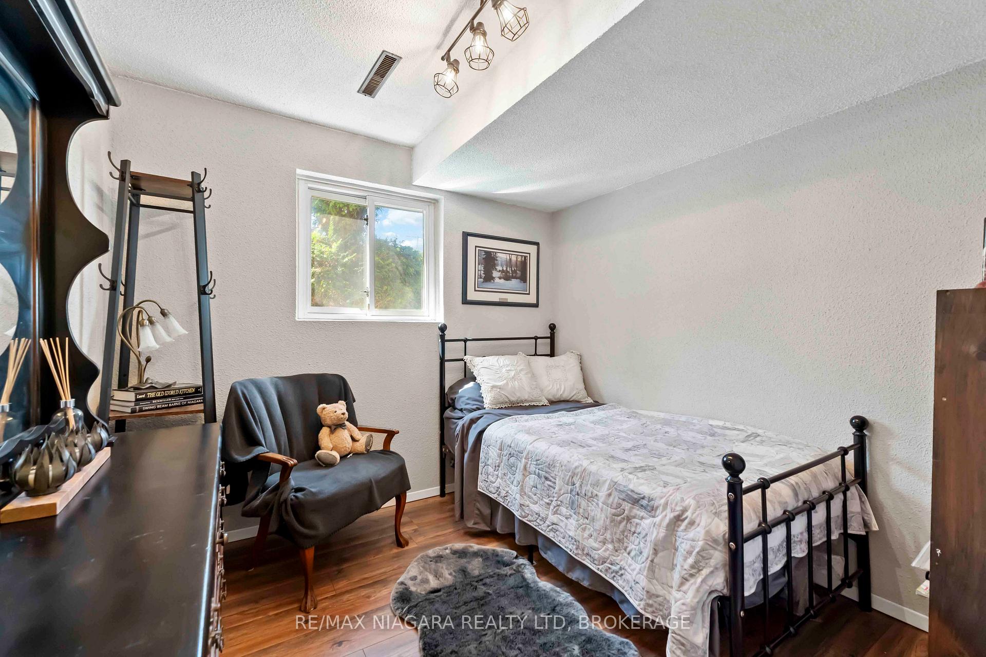 Photo 21 of 2 Jellicoe Drive, St. Catharines, Lakeshore — HOMEH