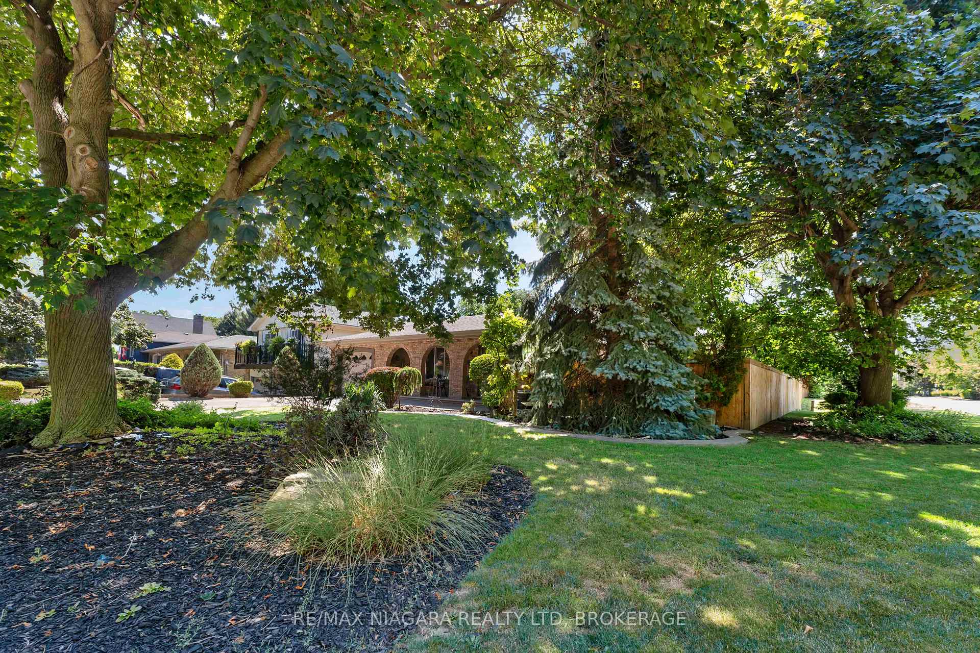 Photo 34 of 2 Jellicoe Drive, St. Catharines, Lakeshore — HOMEH