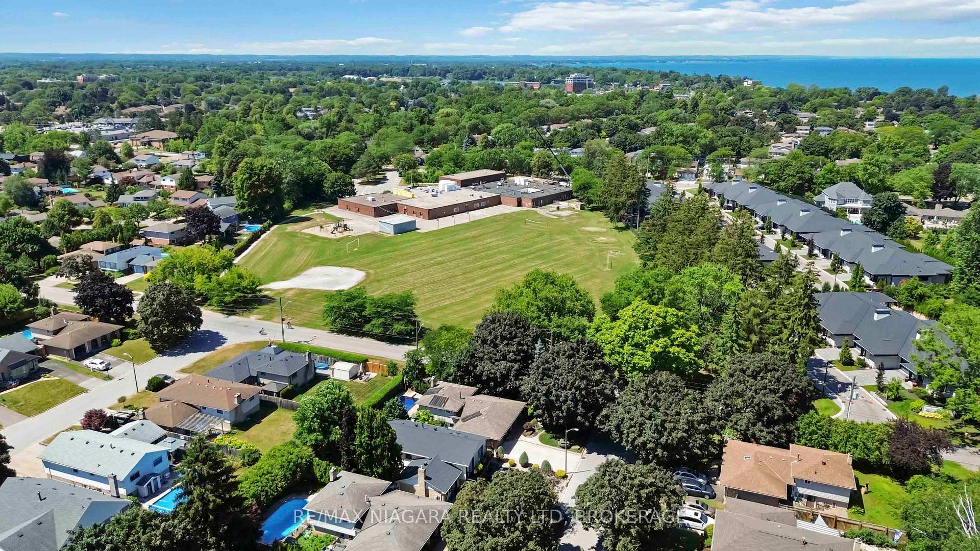 Photo 36 of 2 Jellicoe Drive, St. Catharines, Lakeshore — HOMEH