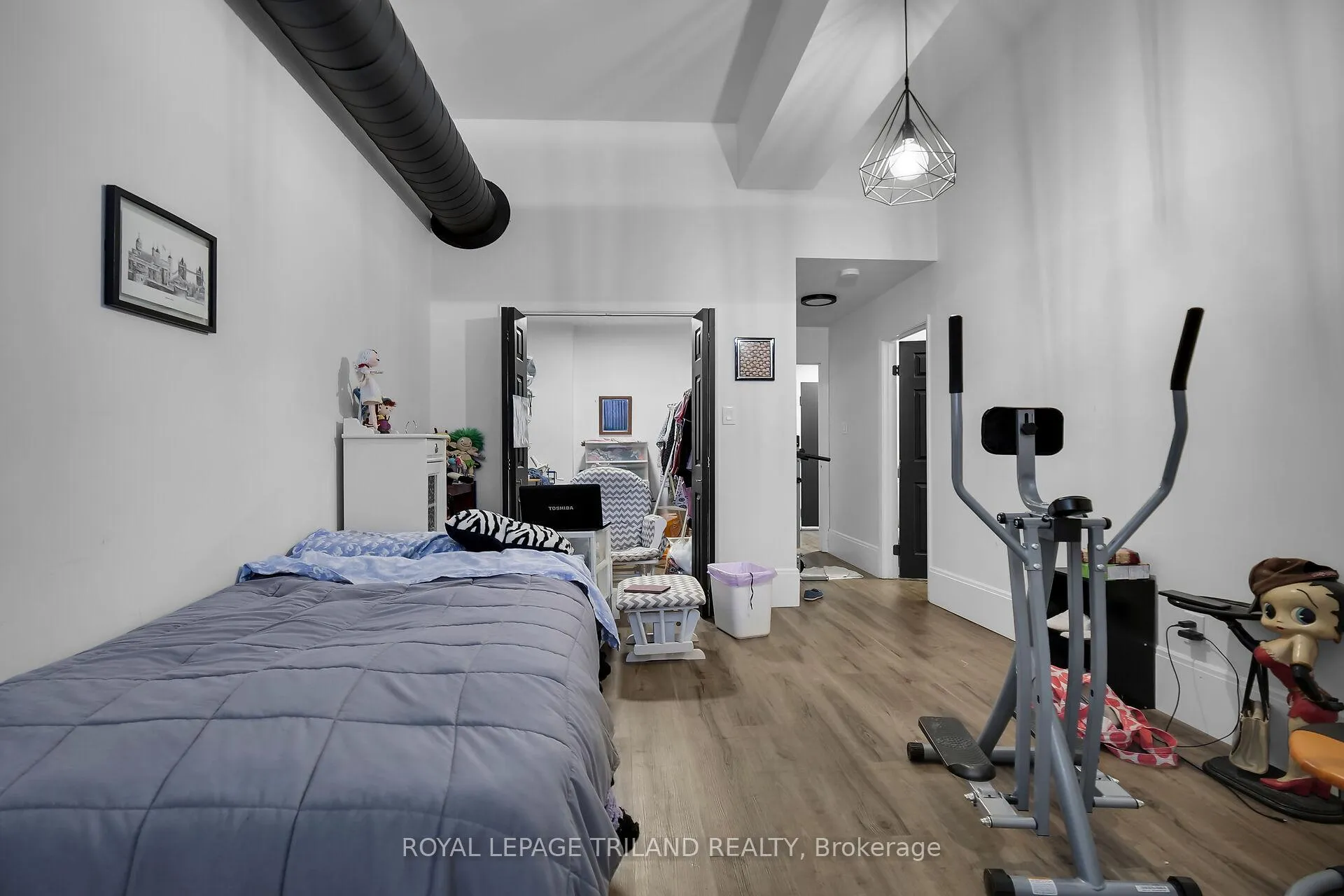 Photo 8 of 449 Talbot Street, St. Thomas — HOMEH