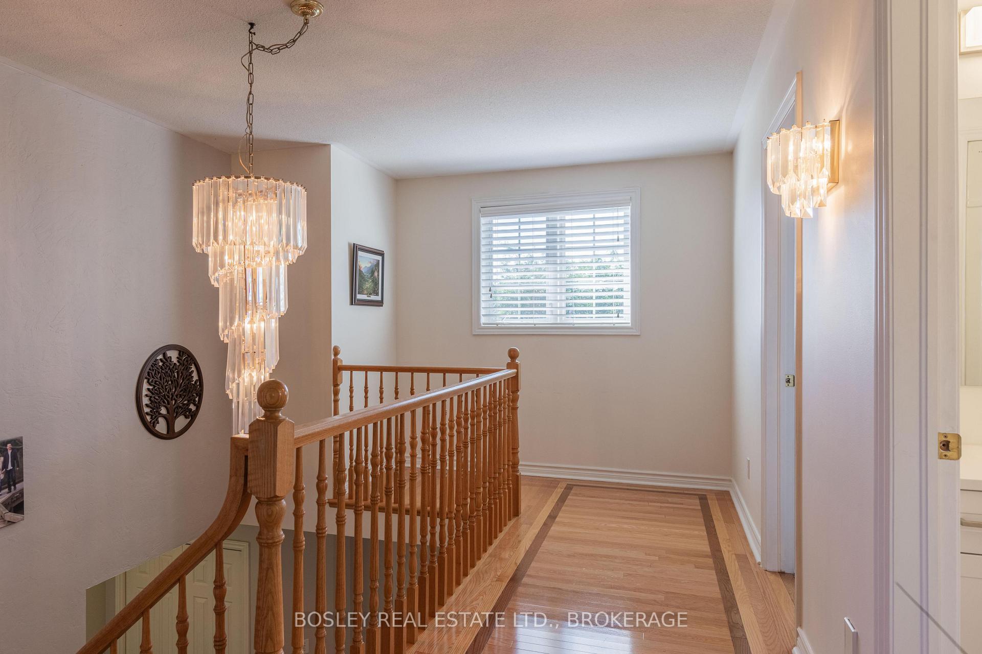 Photo 2 of 29 Graves Crescent, St. Catharines, Rykert/Vansickle — HOMEH