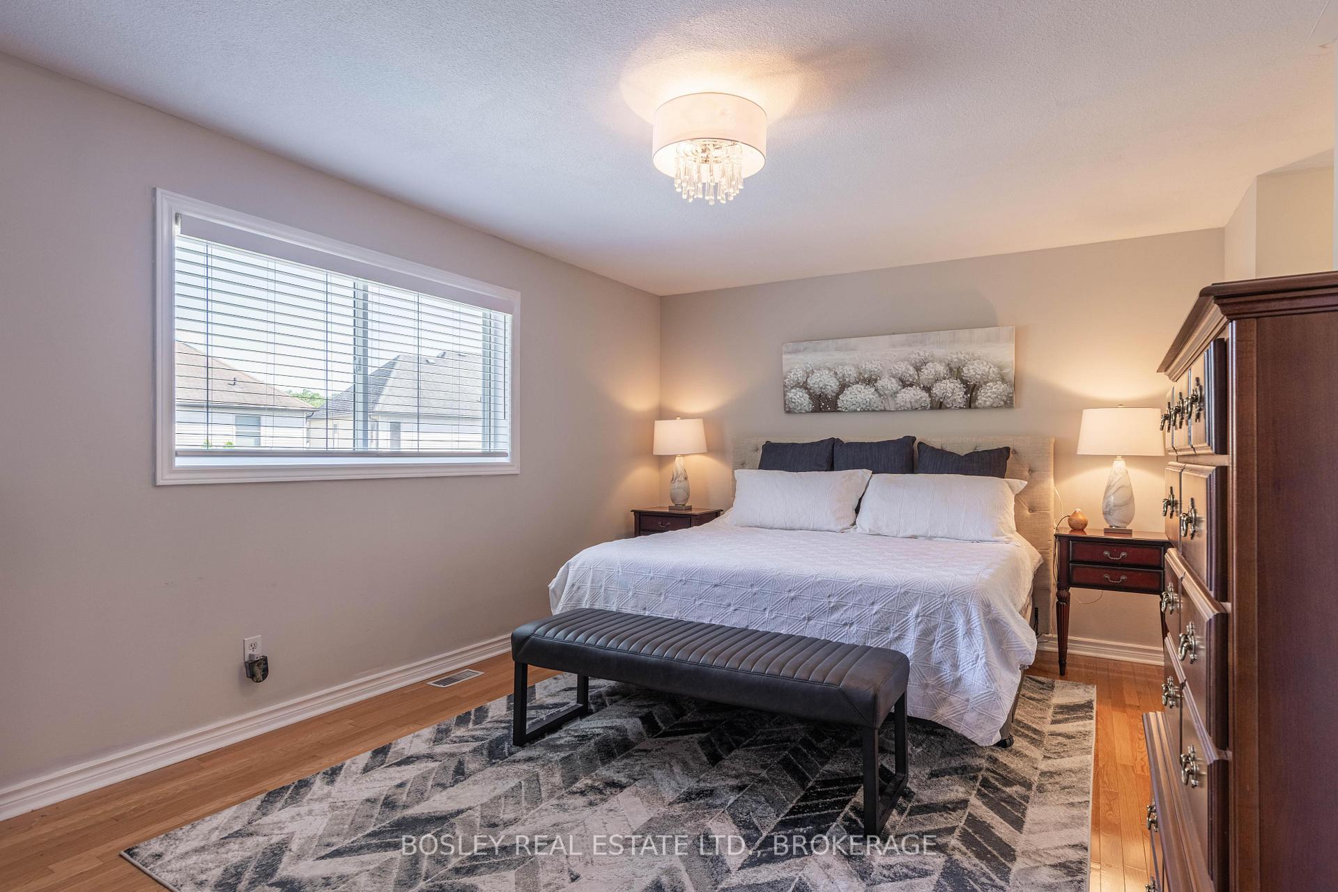 Photo 3 of 29 Graves Crescent, St. Catharines, Rykert/Vansickle — HOMEH