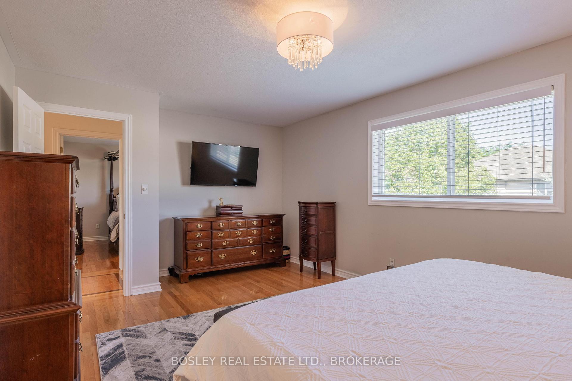 Photo 4 of 29 Graves Crescent, St. Catharines, Rykert/Vansickle — HOMEH