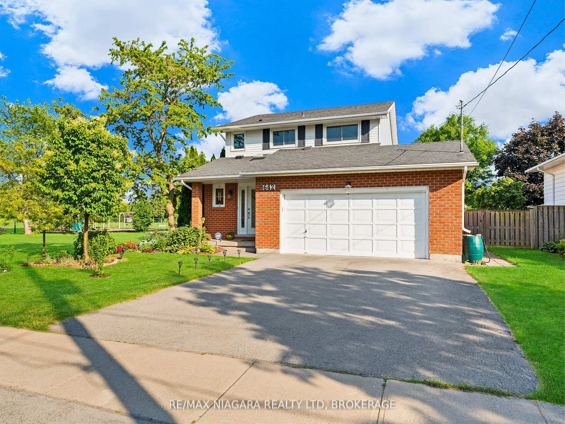 Photo 2 of 642 Carlton Street, St. Catharines, Carlton/Bunting — HOMEH