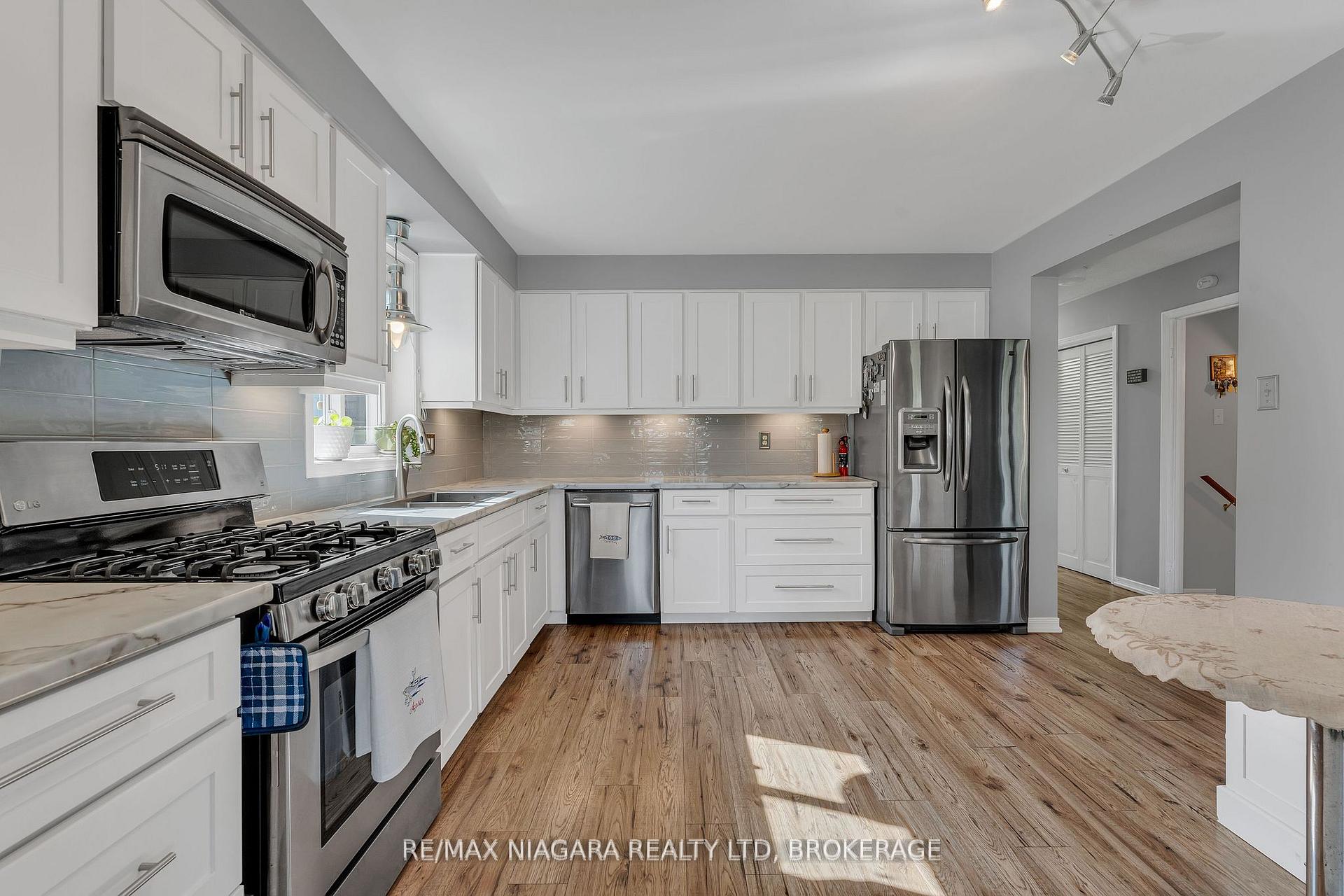 Photo 6 of 642 Carlton Street, St. Catharines, Carlton/Bunting — HOMEH
