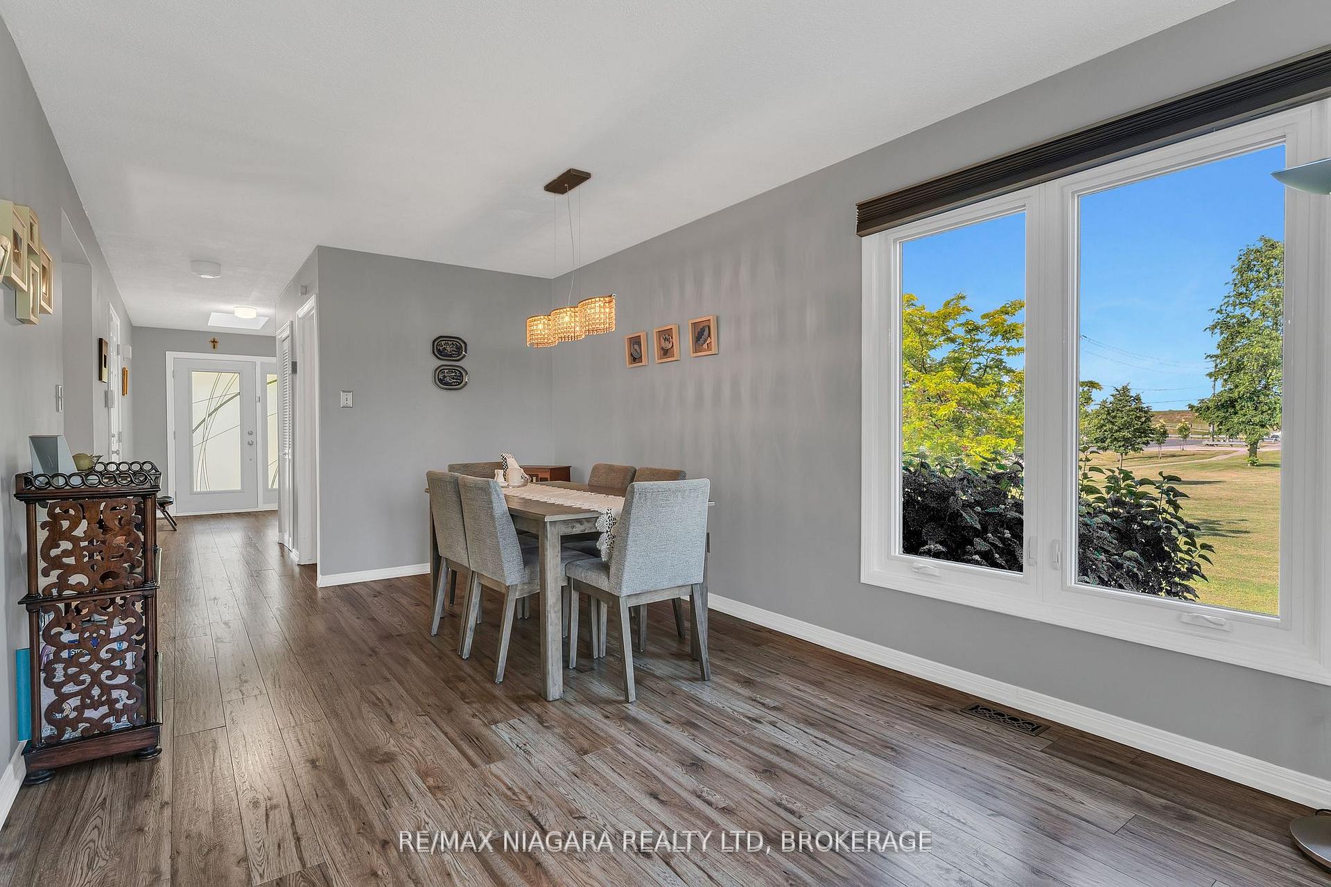 Photo 9 of 642 Carlton Street, St. Catharines, Carlton/Bunting — HOMEH