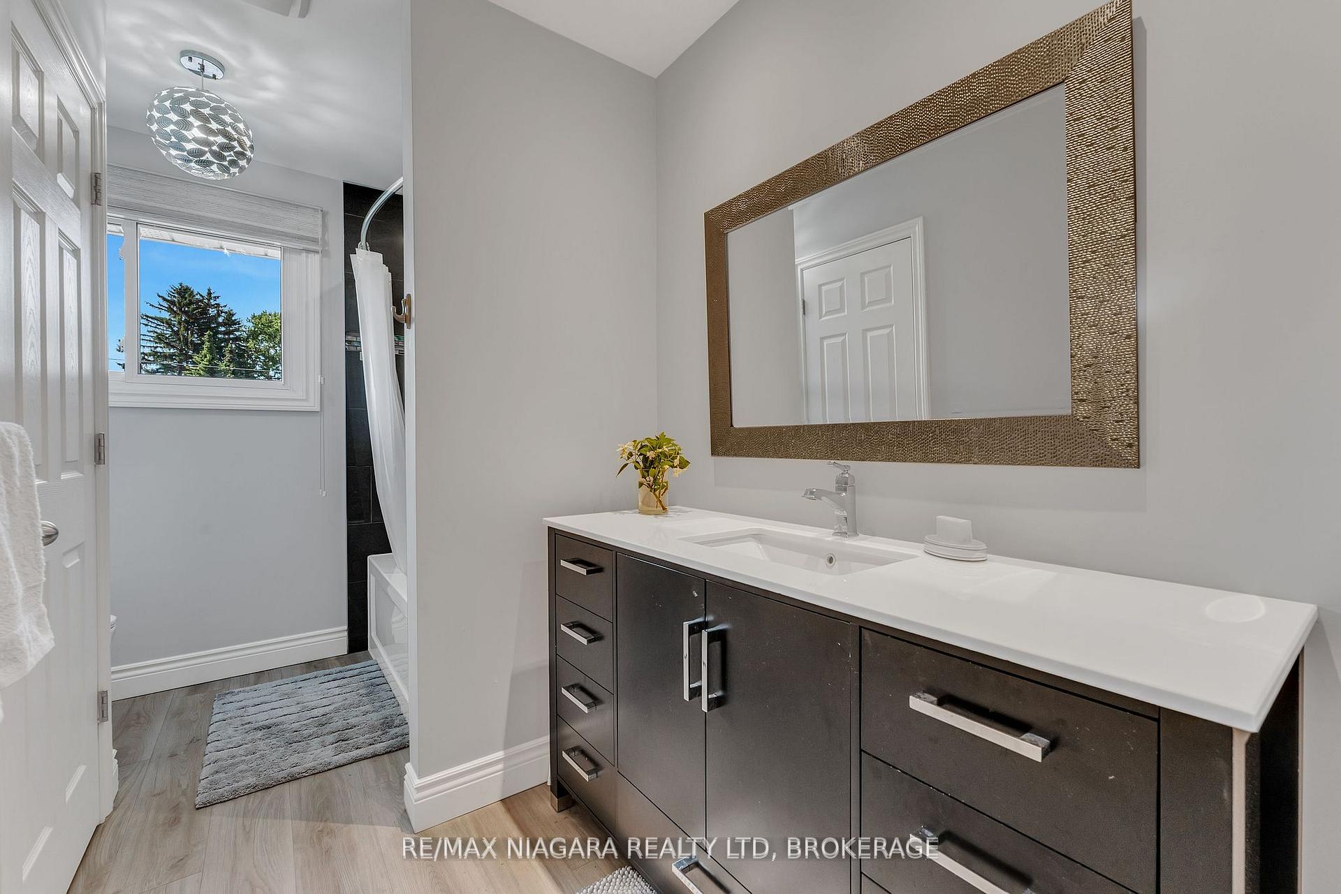 Photo 15 of 642 Carlton Street, St. Catharines, Carlton/Bunting — HOMEH
