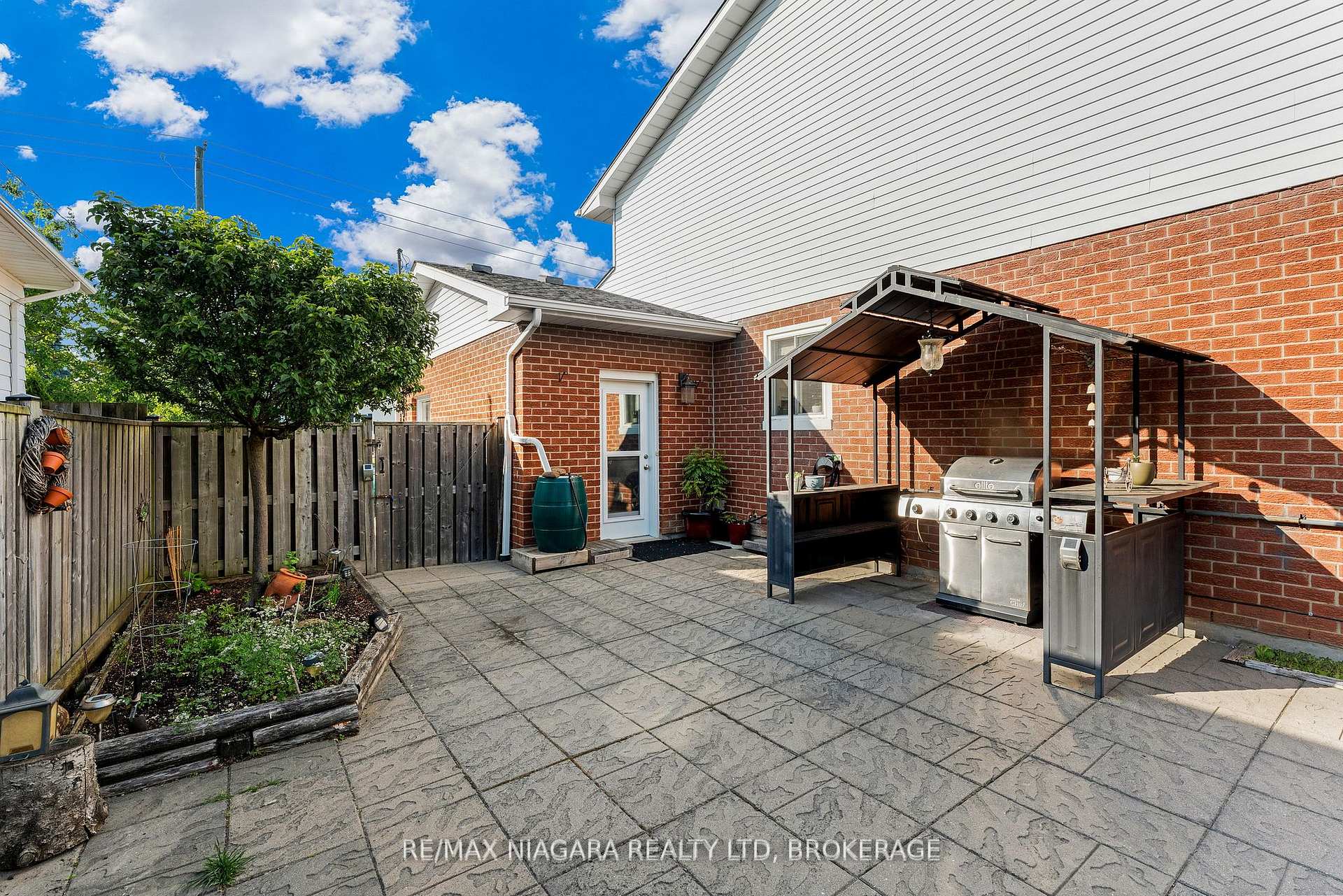 Photo 32 of 642 Carlton Street, St. Catharines, Carlton/Bunting — HOMEH