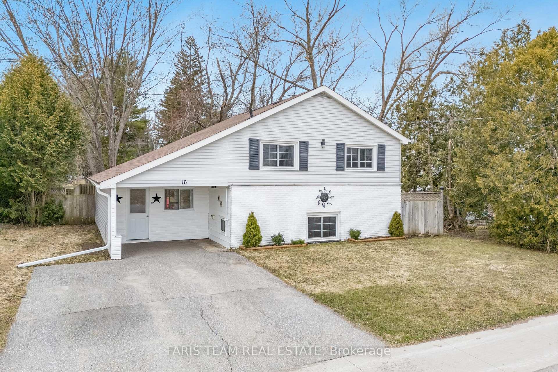 Photo 1 of 16 Lorne Street, Springwater, Elmvale — HOMEH