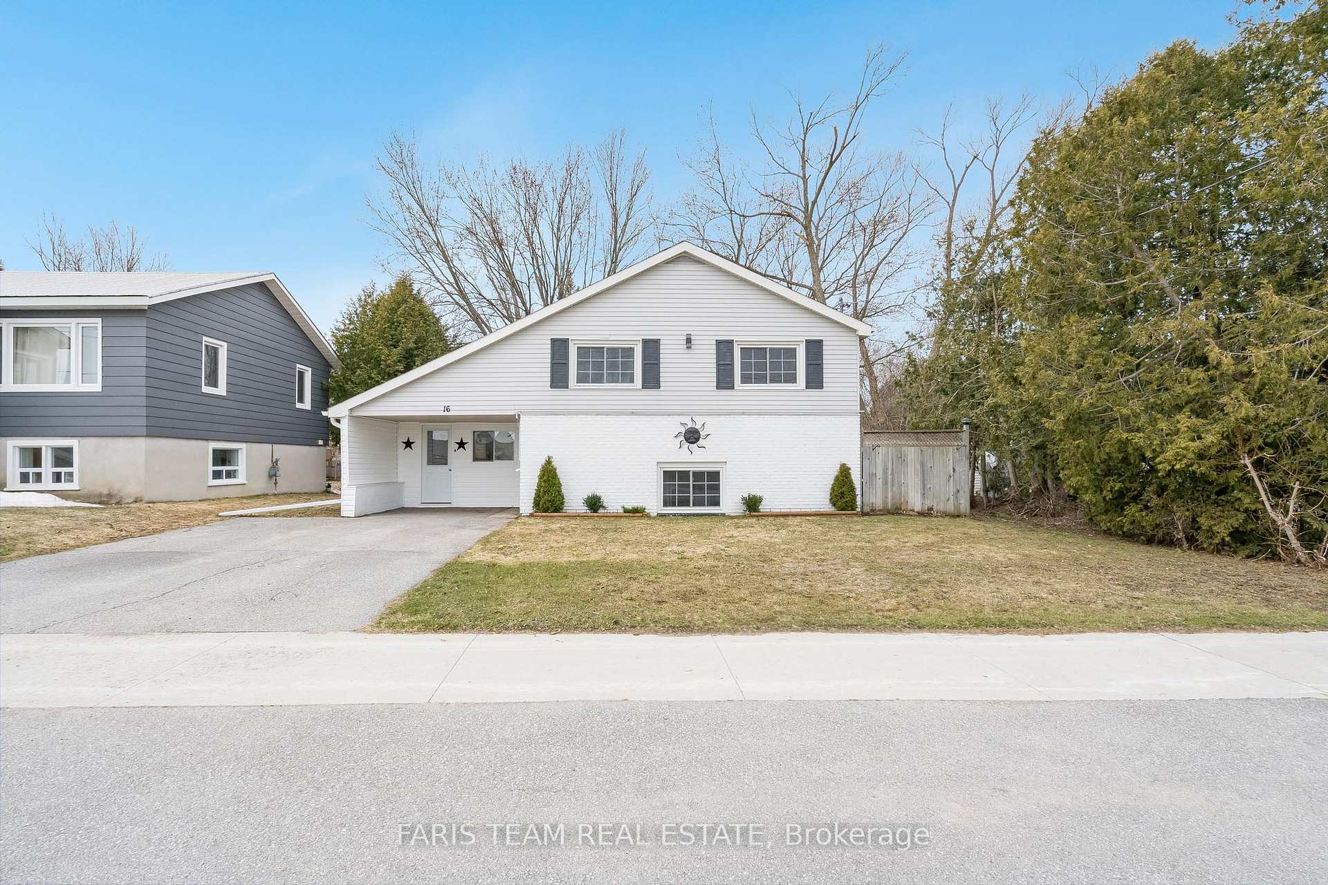 Photo 2 of 16 Lorne Street, Springwater, Elmvale — HOMEH