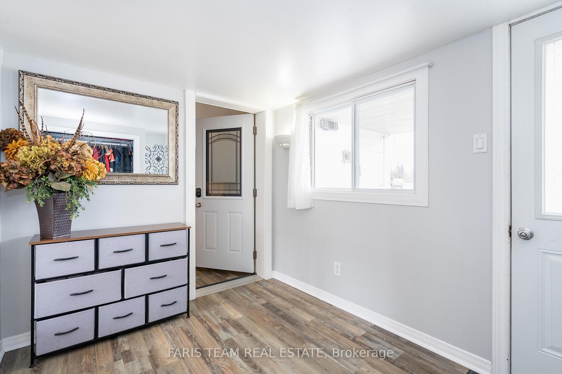 Photo 3 of 16 Lorne Street, Springwater, Elmvale — HOMEH