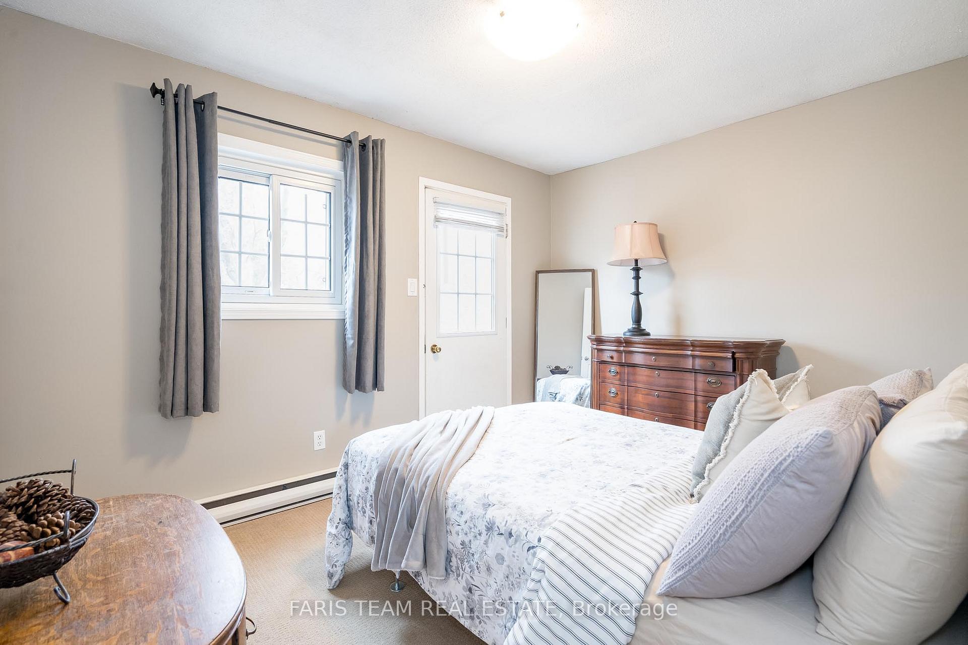 Photo 8 of 16 Lorne Street, Springwater, Elmvale — HOMEH