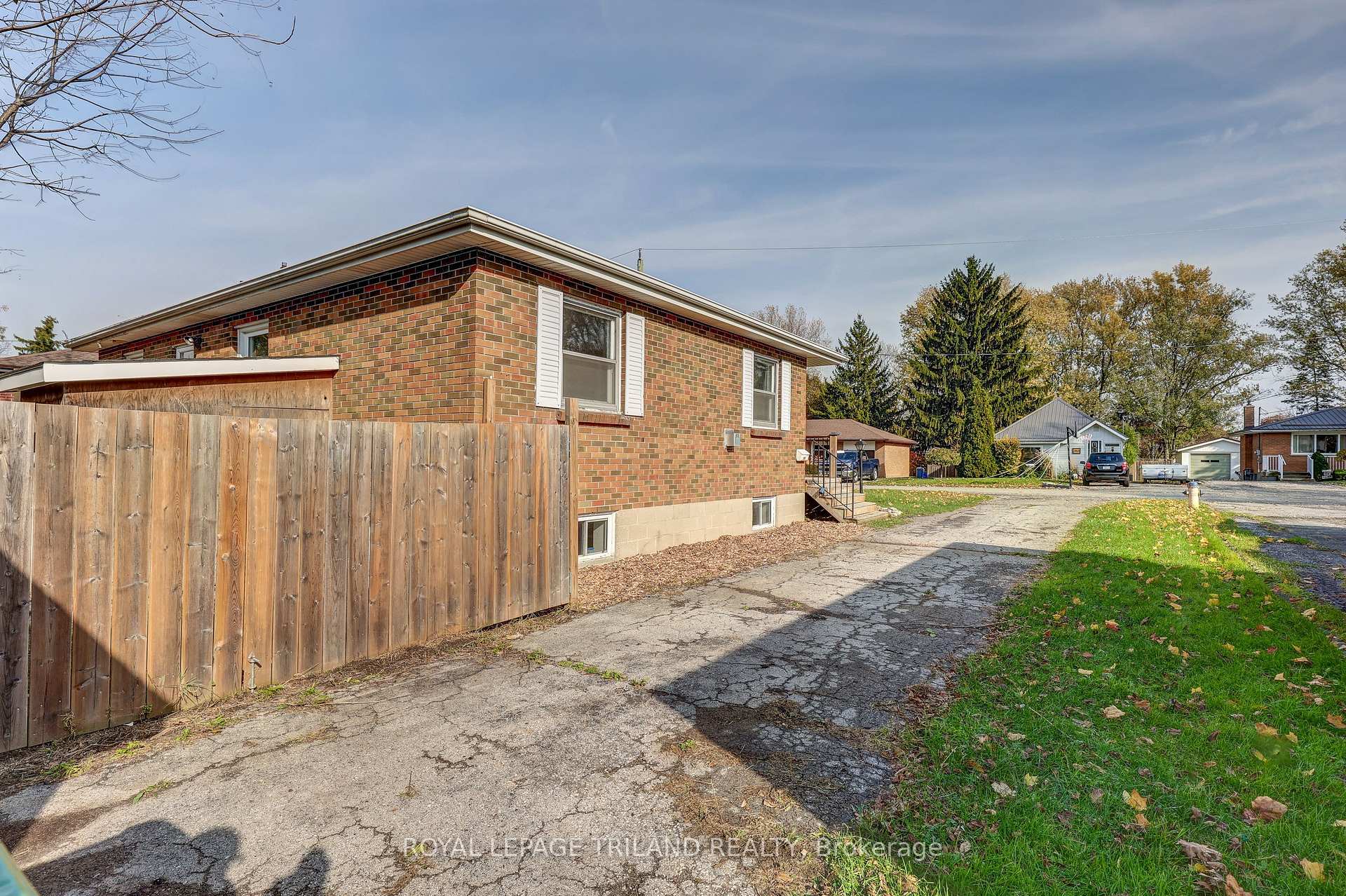 Photo 6 of 266 Alma Street, St. Thomas — HOMEH
