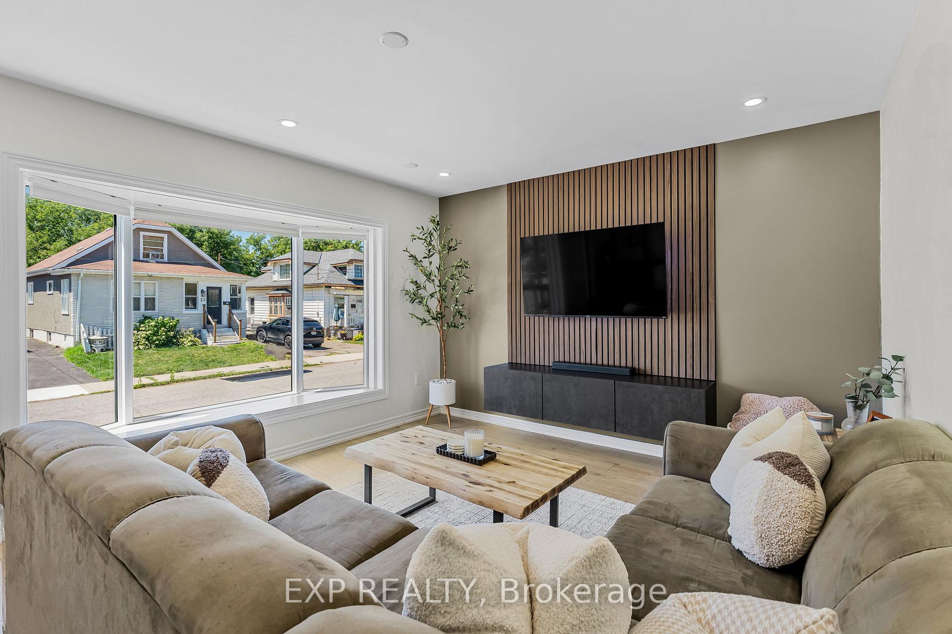 Photo 5 of 18 Elberta Street, St. Catharines, Facer — HOMEH