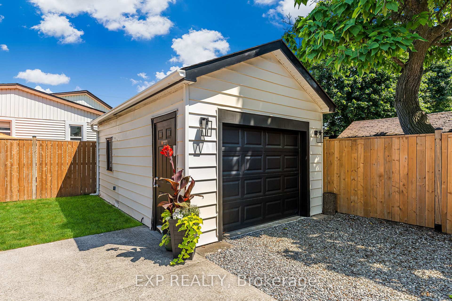 Photo 39 of 18 Elberta Street, St. Catharines, Facer — HOMEH
