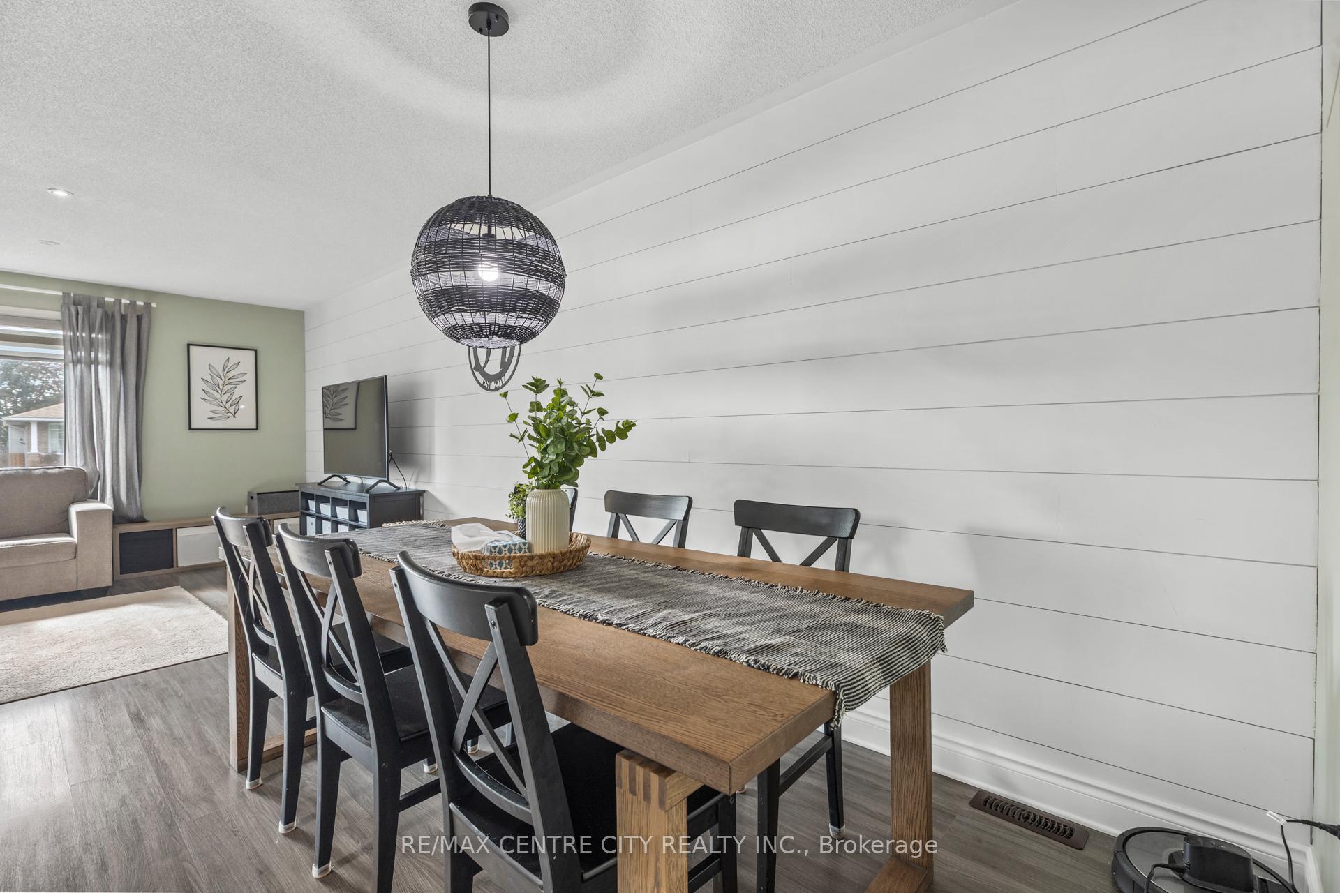 Photo 7 of 19 Carrie Crescent, St. Thomas — HOMEH