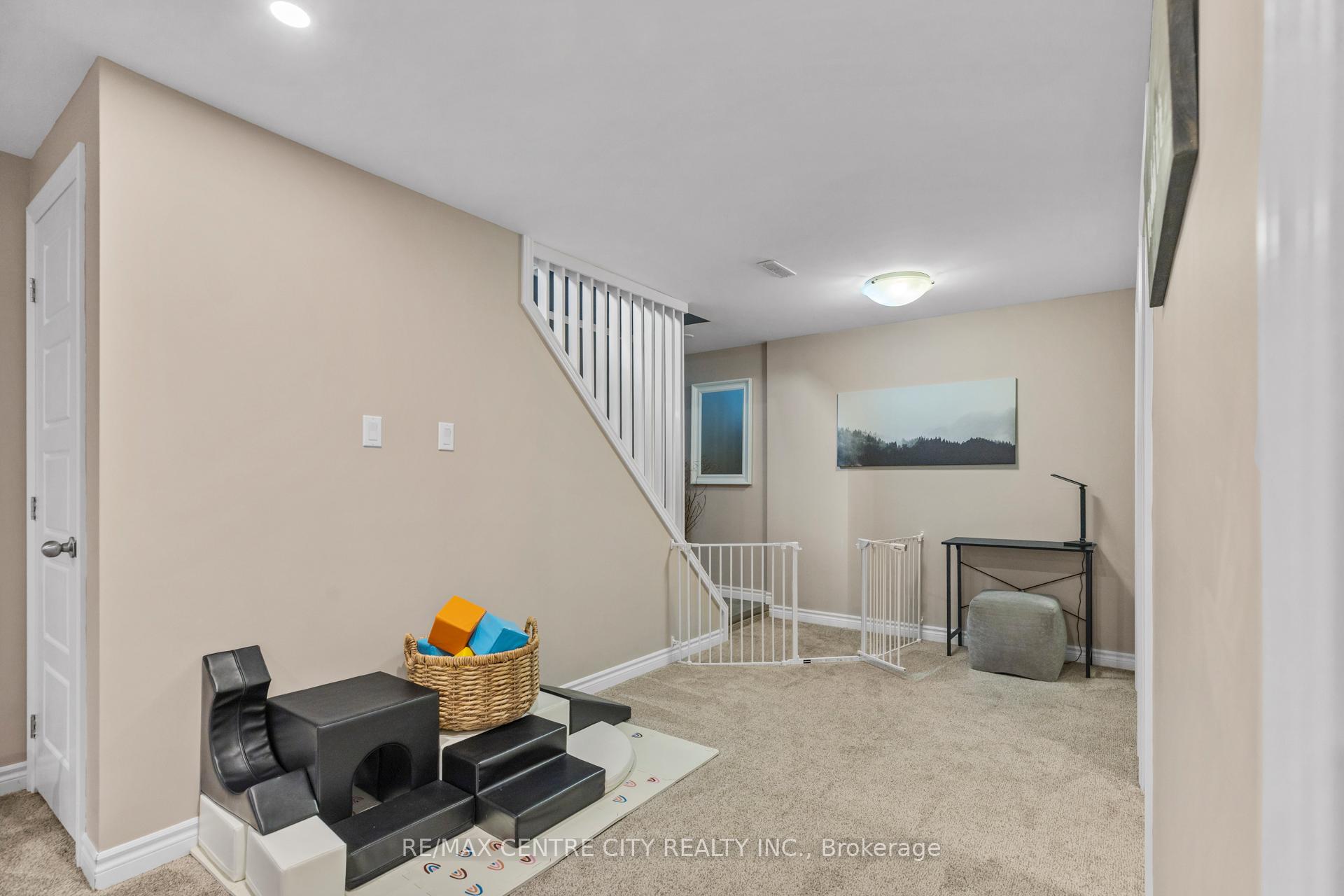 Photo 16 of 19 Carrie Crescent, St. Thomas — HOMEH