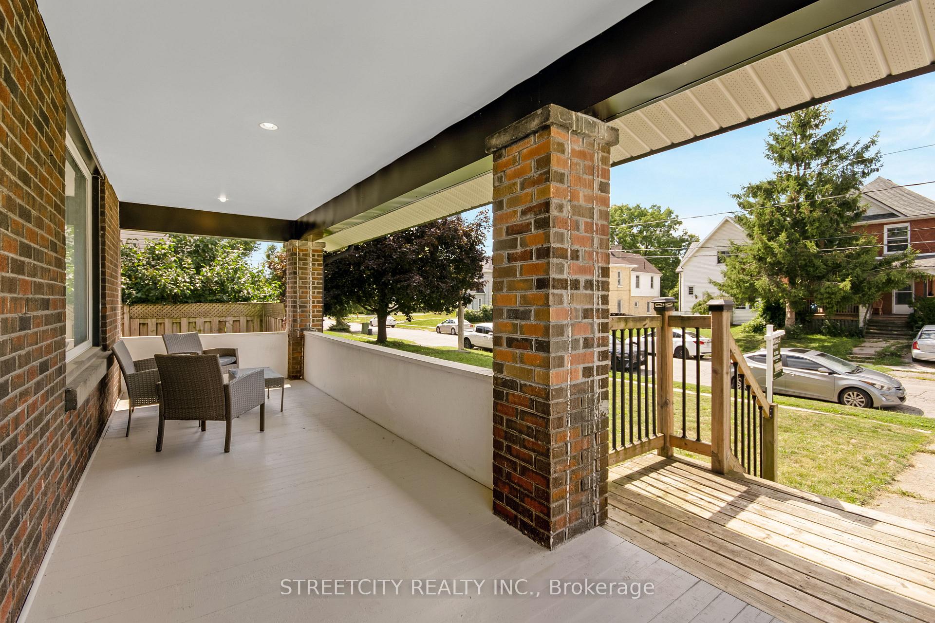 Photo 2 of 81 Hiawatha Street, St. Thomas — HOMEH