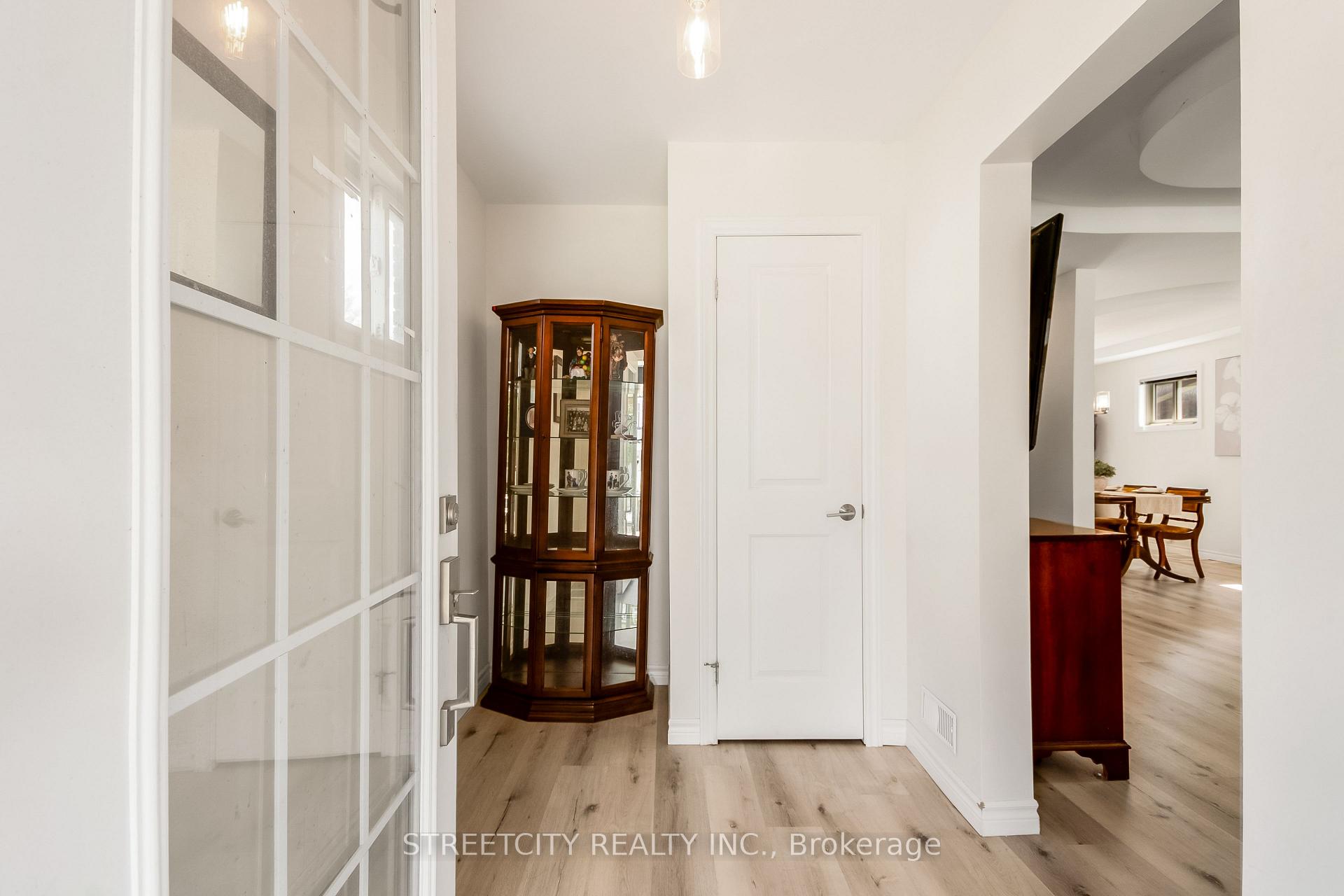 Photo 3 of 81 Hiawatha Street, St. Thomas — HOMEH