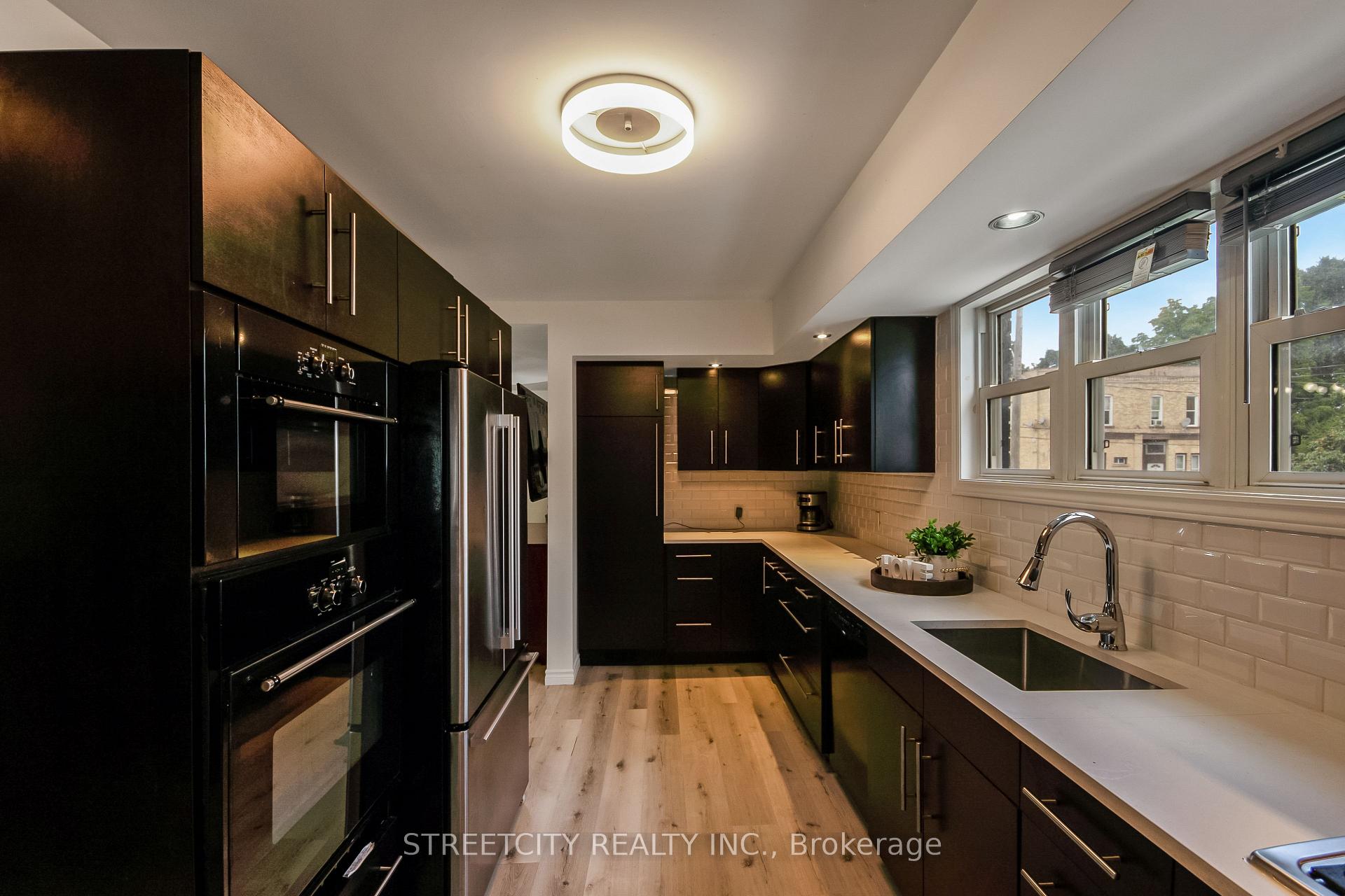 Photo 10 of 81 Hiawatha Street, St. Thomas — HOMEH