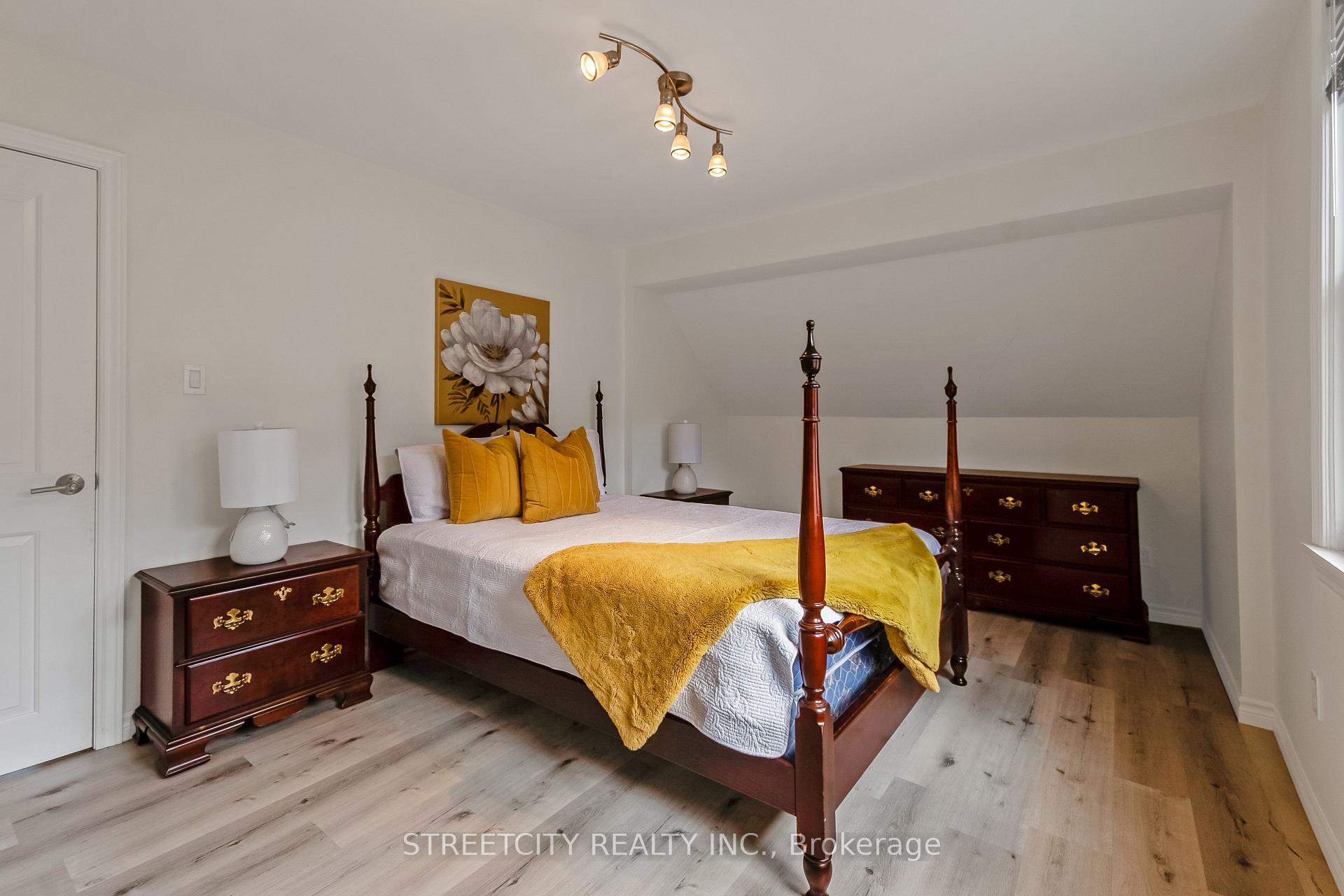 Photo 12 of 81 Hiawatha Street, St. Thomas — HOMEH