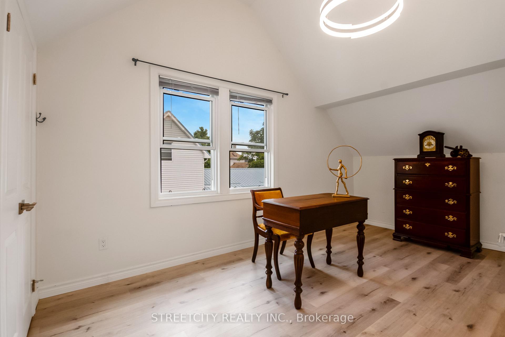 Photo 13 of 81 Hiawatha Street, St. Thomas — HOMEH
