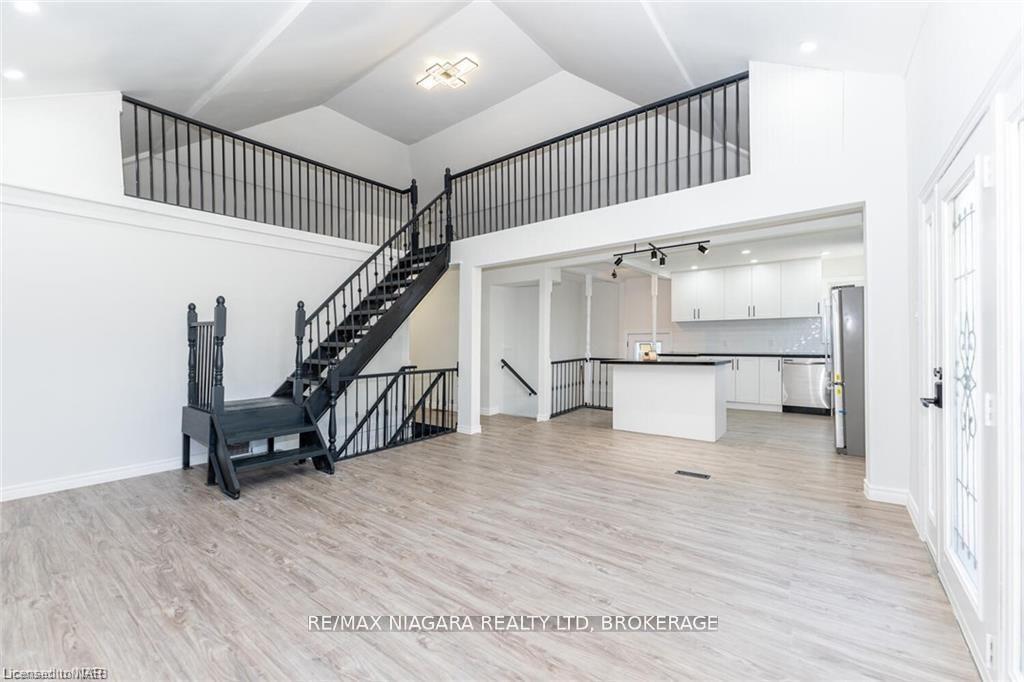 Photo 4 of 25 Meadowvale Drive, St. Catharines, Lakeport — HOMEH