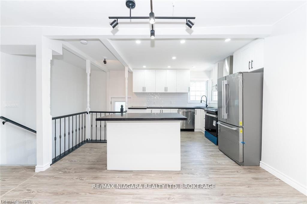 Photo 5 of 25 Meadowvale Drive, St. Catharines, Lakeport — HOMEH