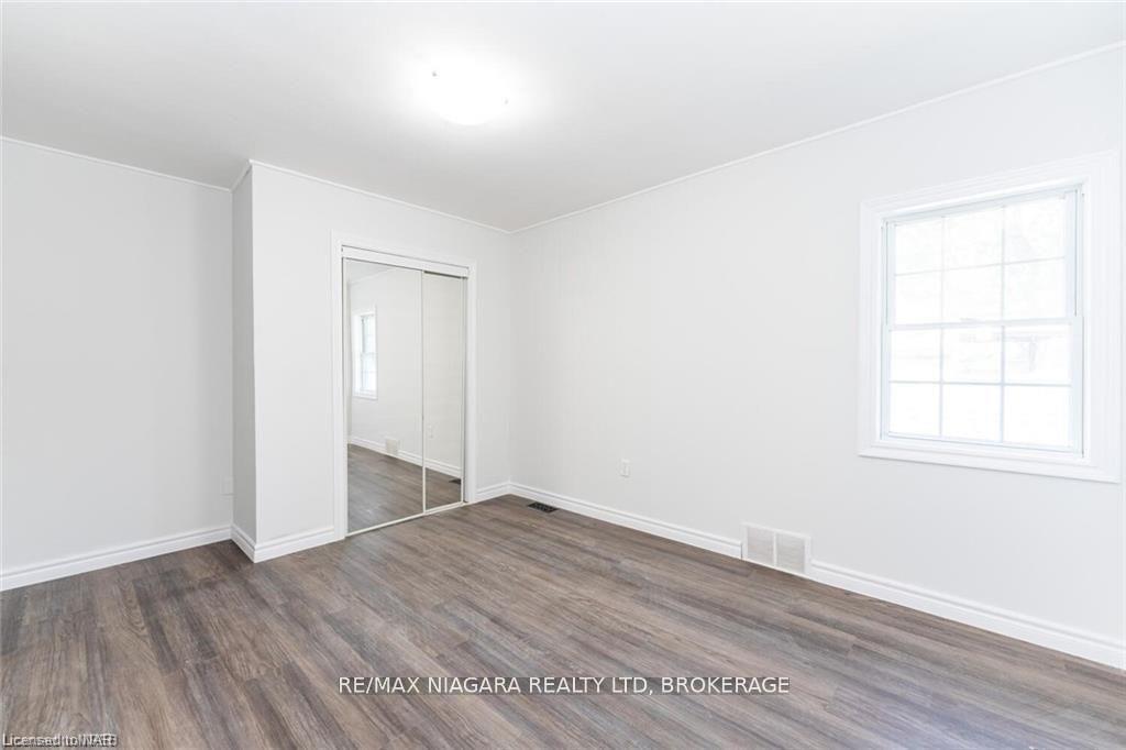 Photo 9 of 25 Meadowvale Drive, St. Catharines, Lakeport — HOMEH