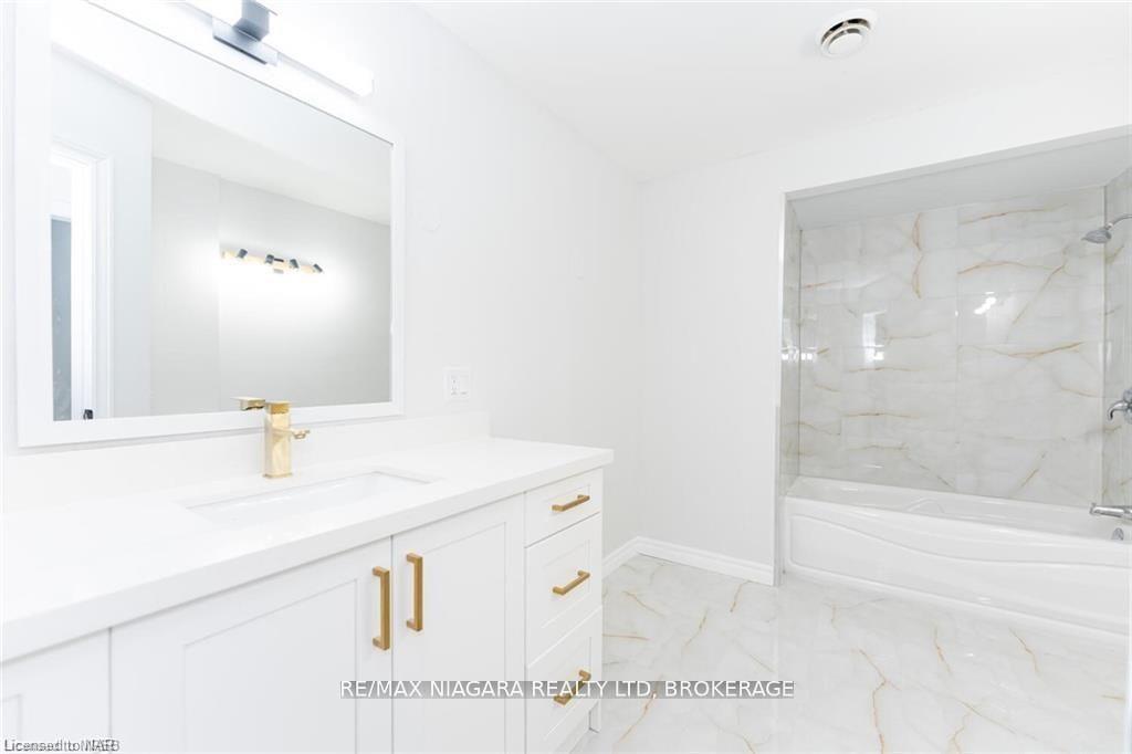 Photo 11 of 25 Meadowvale Drive, St. Catharines, Lakeport — HOMEH
