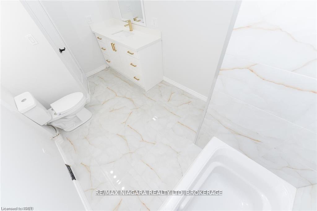 Photo 12 of 25 Meadowvale Drive, St. Catharines, Lakeport — HOMEH